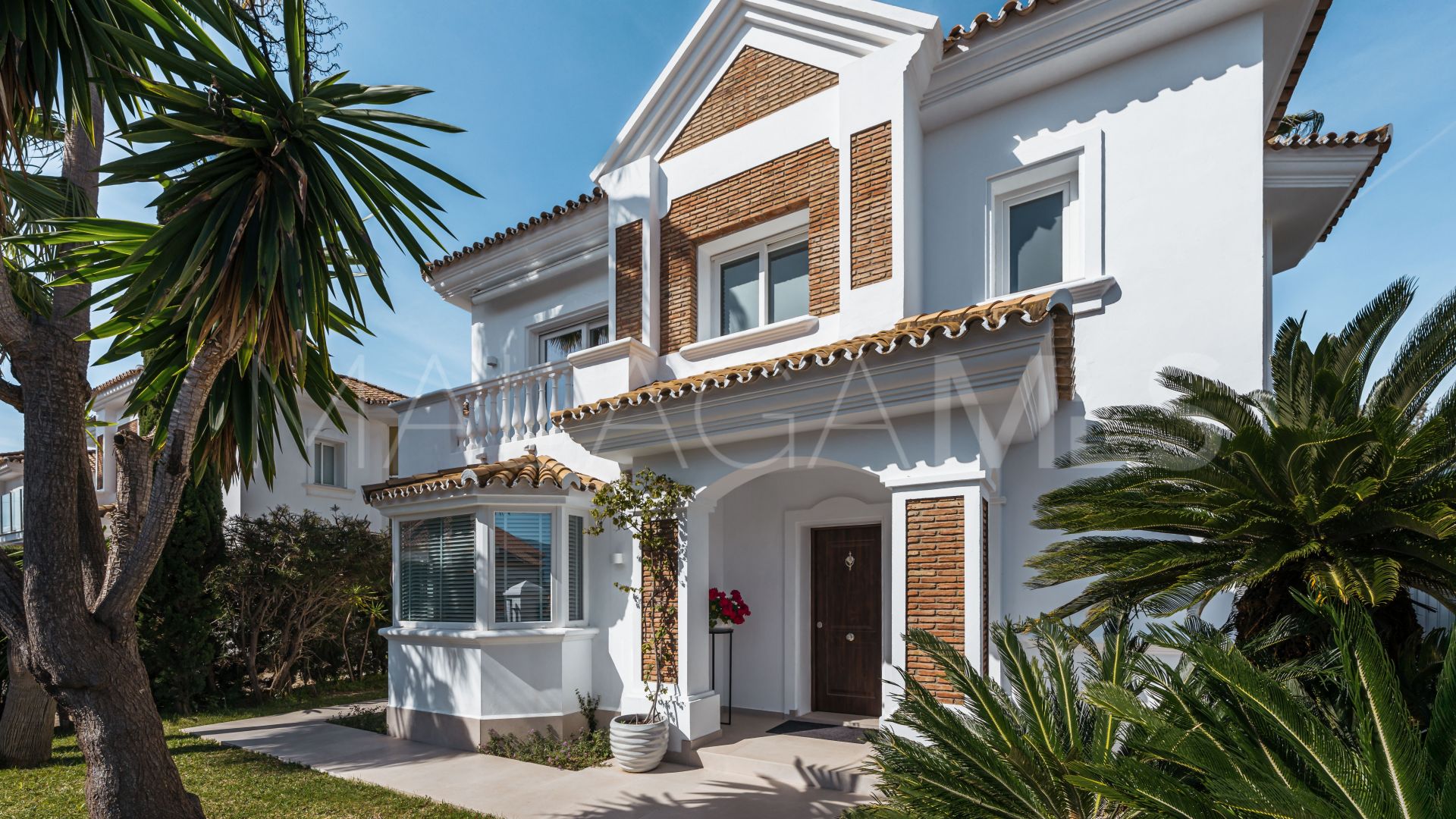 Villa for sale in Estepona