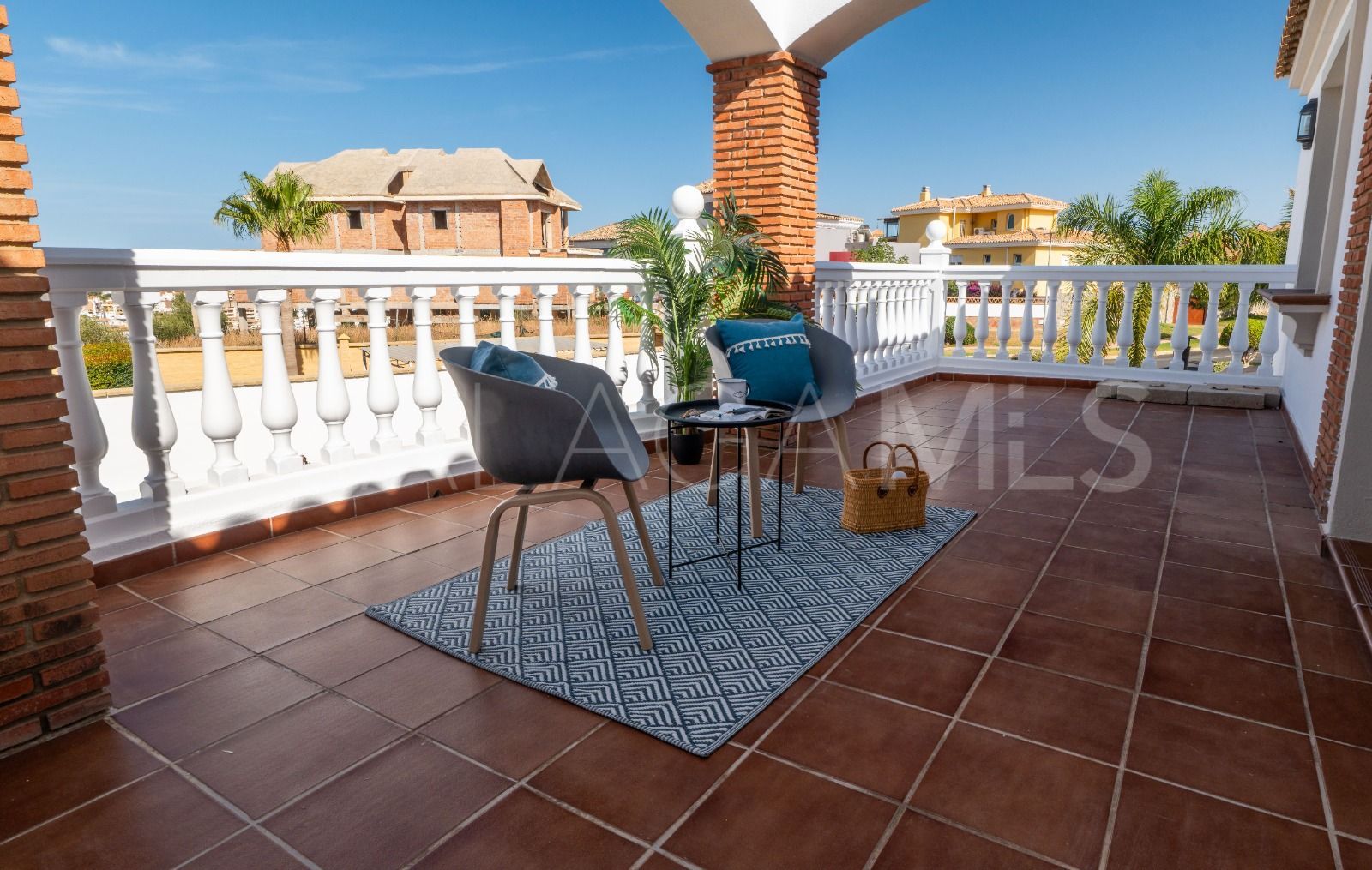 Villa for sale in Benalmadena