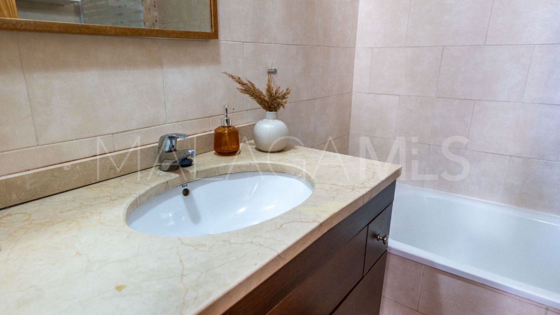 Villa for sale in Benalmadena