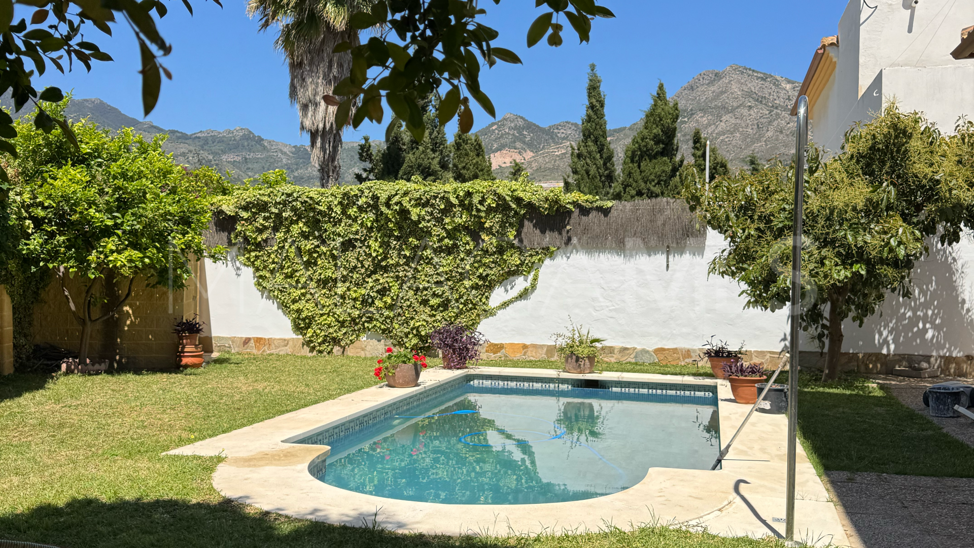 Villa for sale in Benalmadena