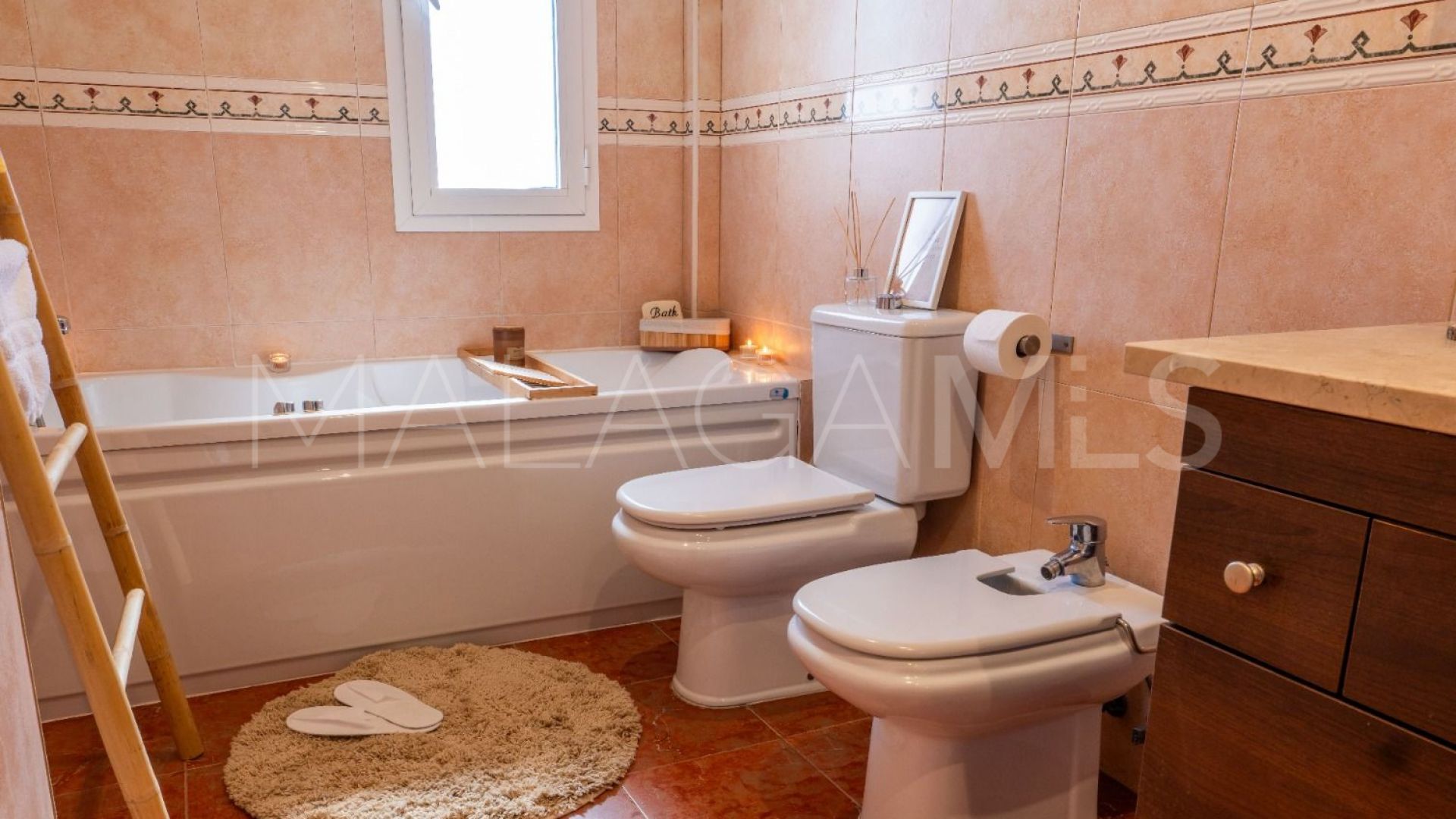 Villa for sale in Benalmadena