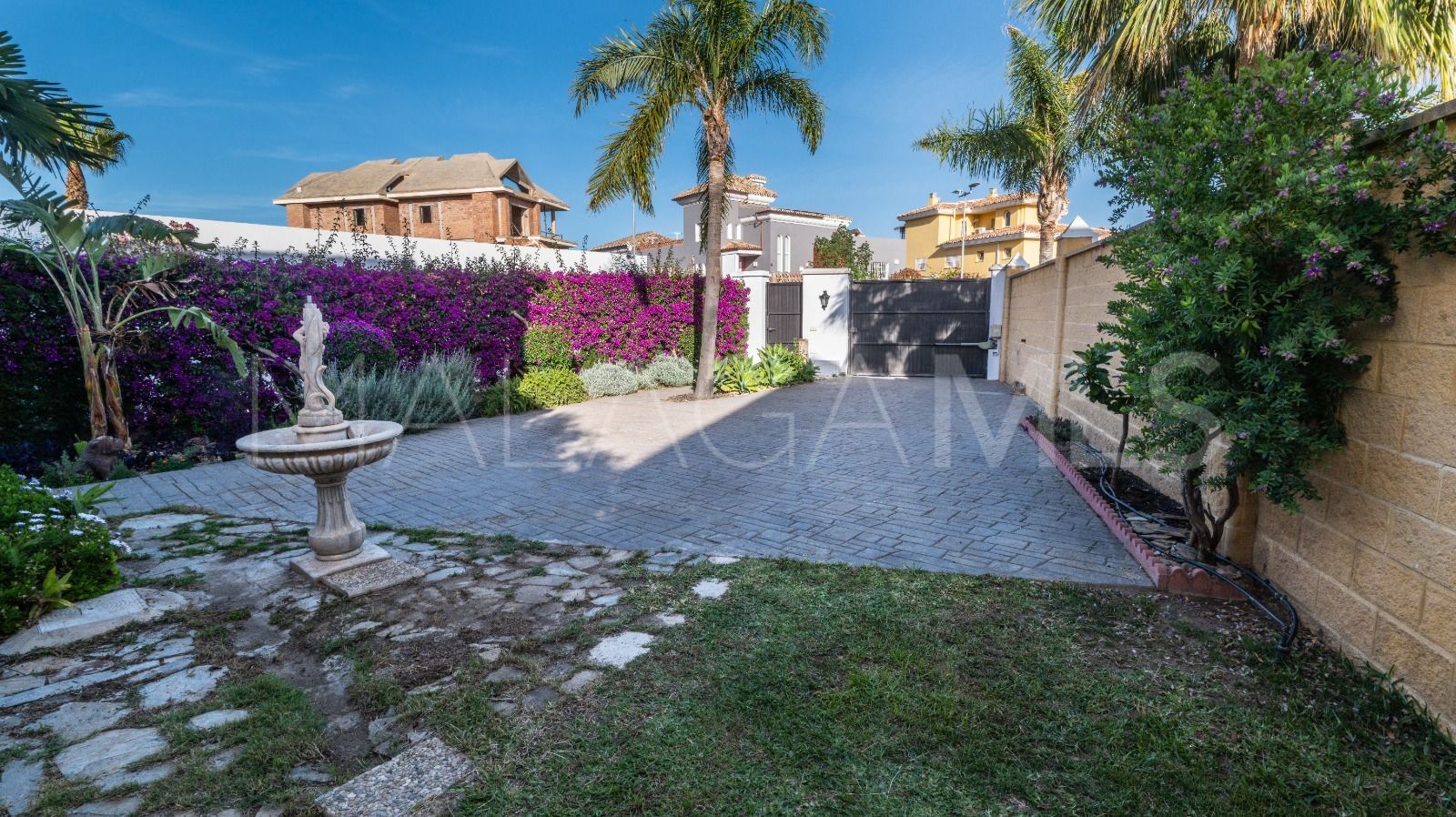 Villa for sale in Benalmadena