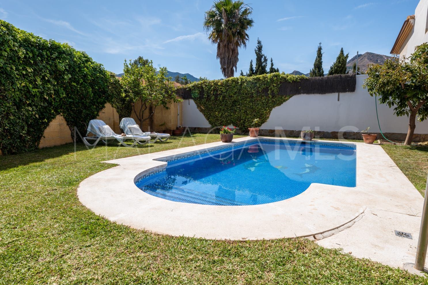 Villa for sale in Benalmadena