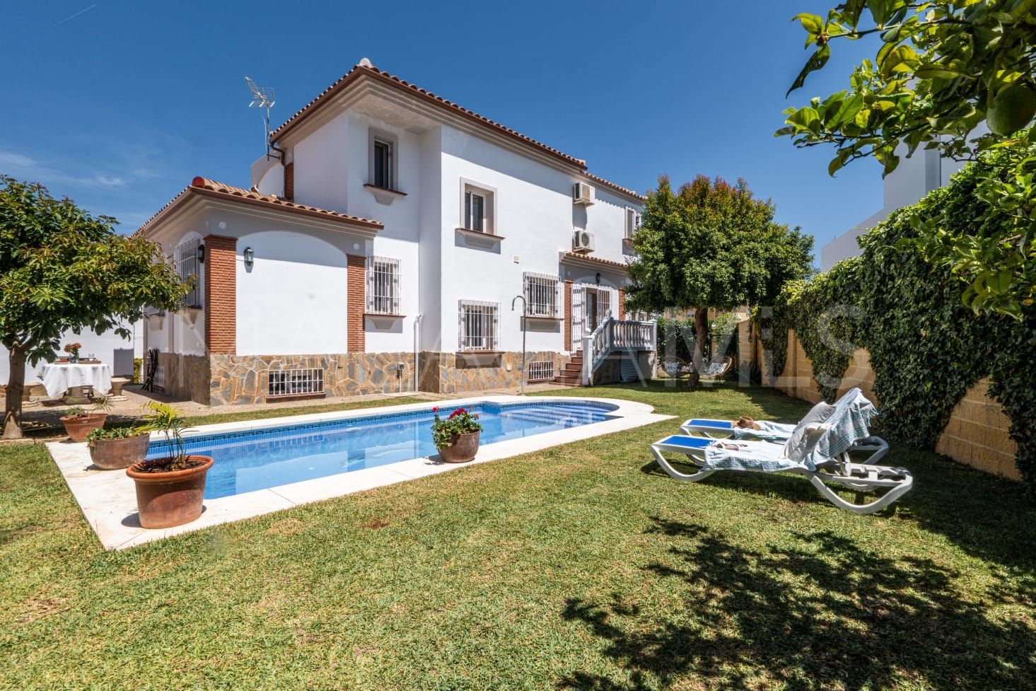 Villa for sale in Benalmadena