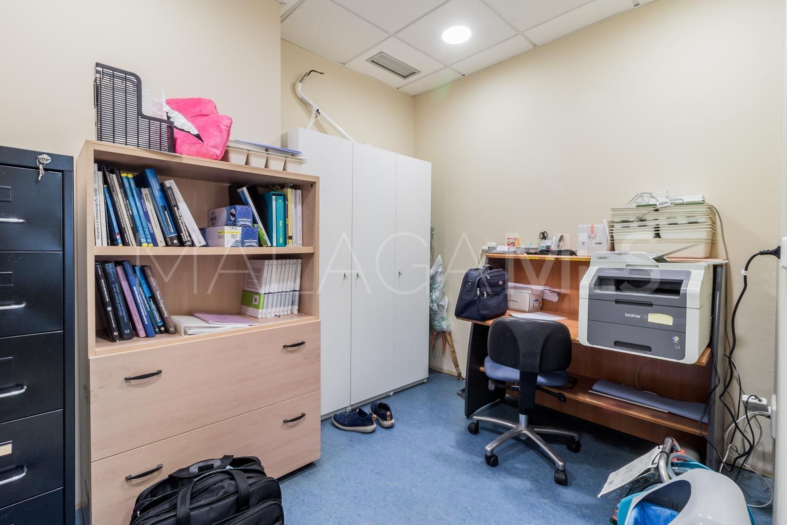 Buy 10 bedrooms commercial premises in Nueva Andalucia
