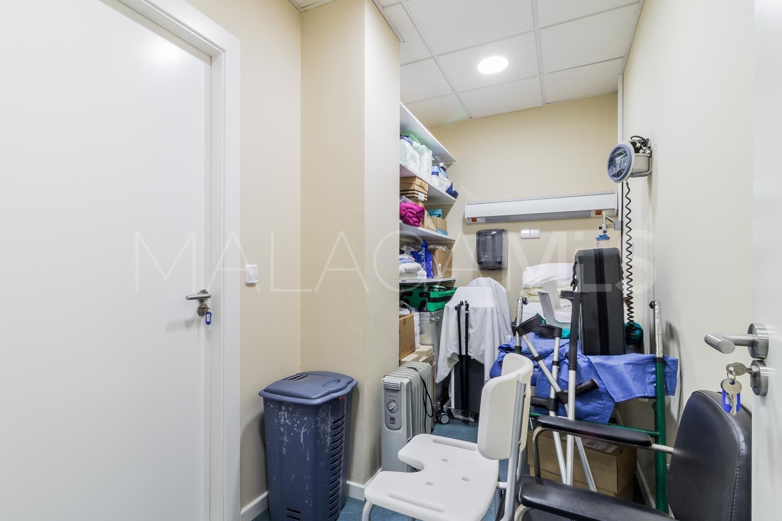 Buy 10 bedrooms commercial premises in Nueva Andalucia
