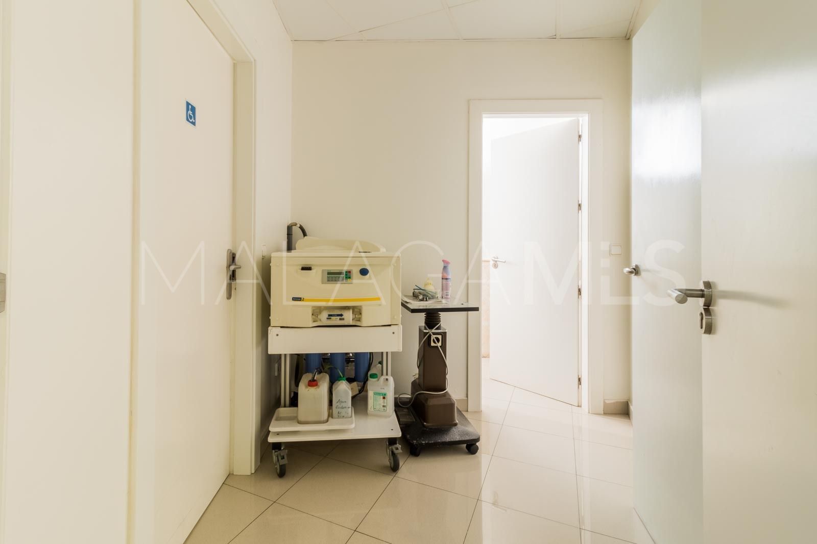 Buy 10 bedrooms commercial premises in Nueva Andalucia