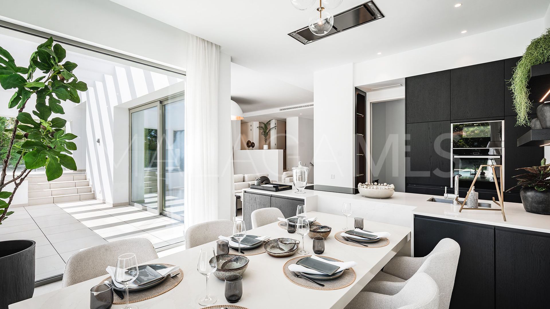 Villa with 5 bedrooms for sale in Estepona Este