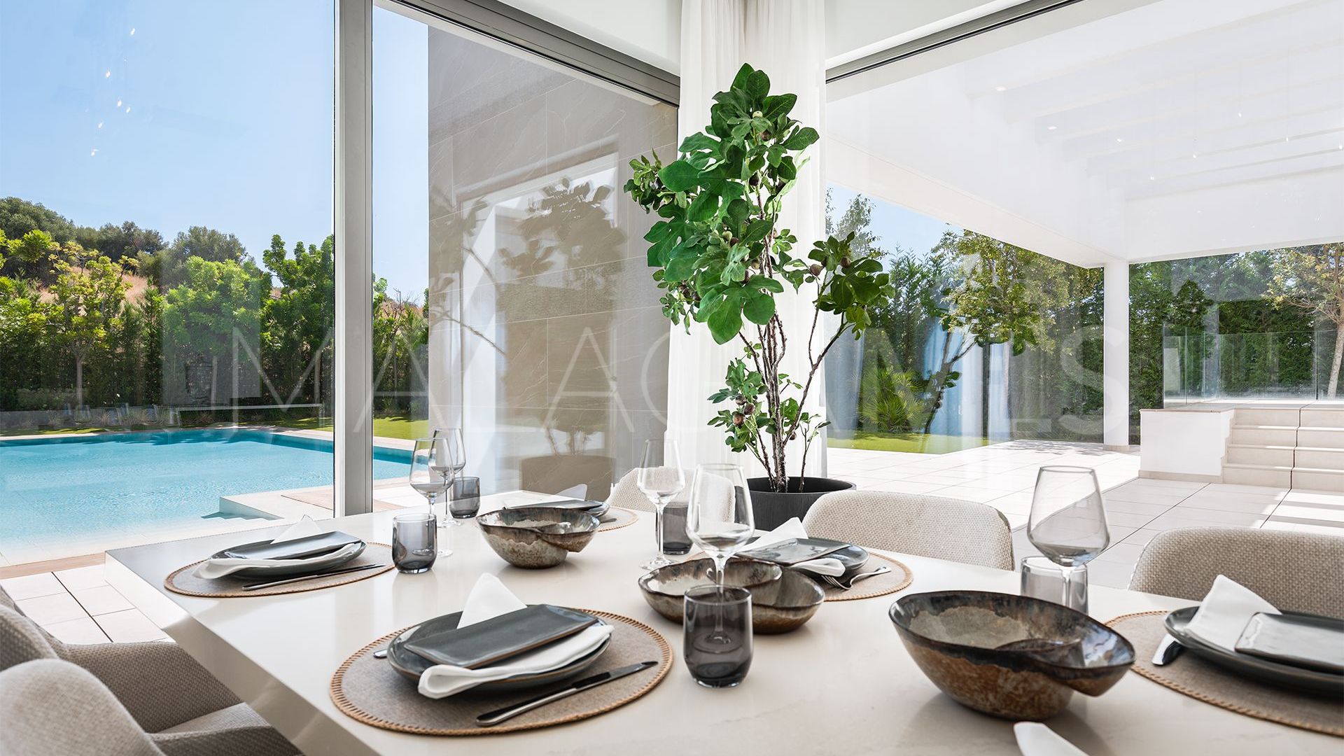 Villa with 5 bedrooms for sale in Estepona Este