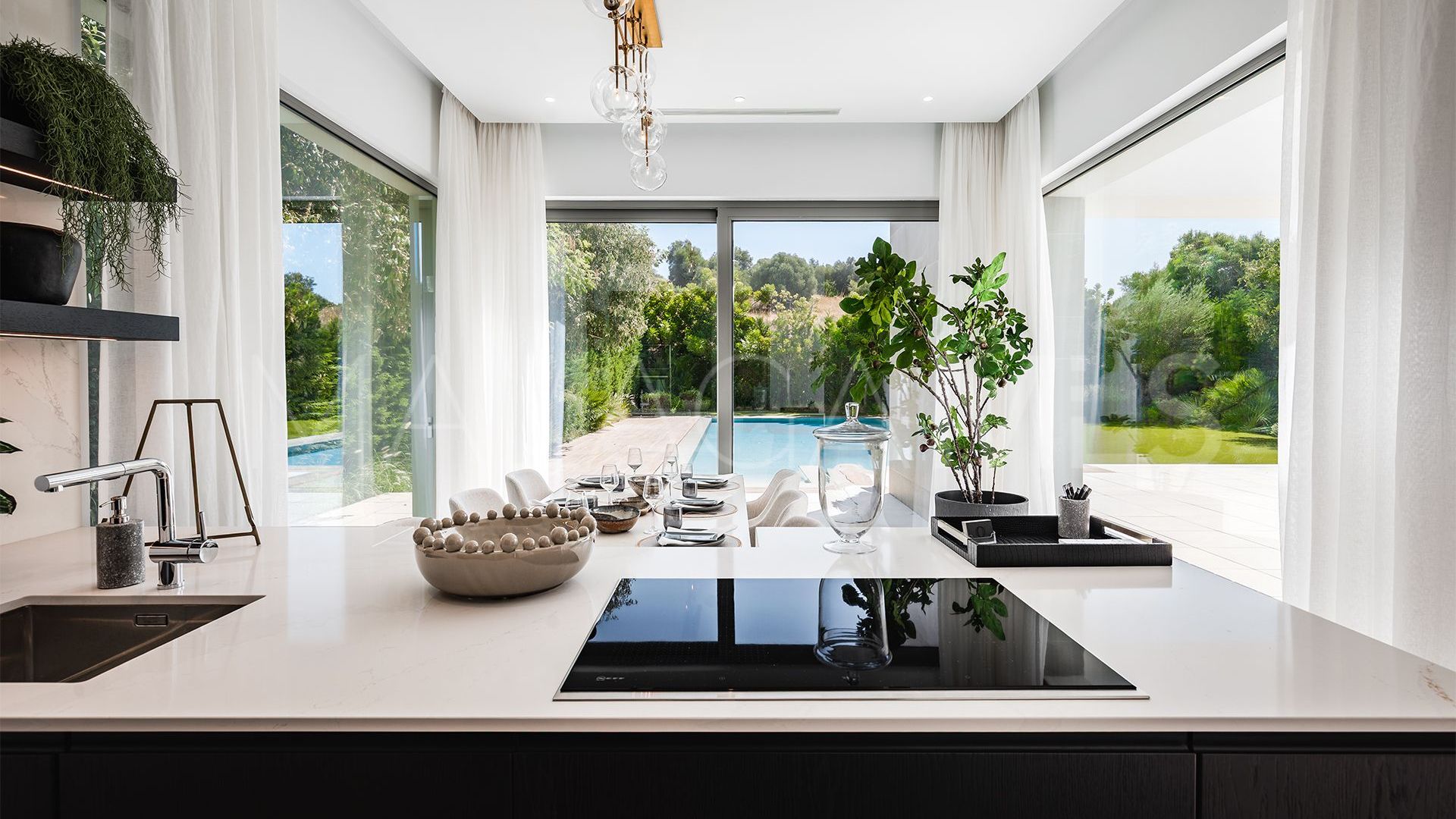 Villa with 5 bedrooms for sale in Estepona Este