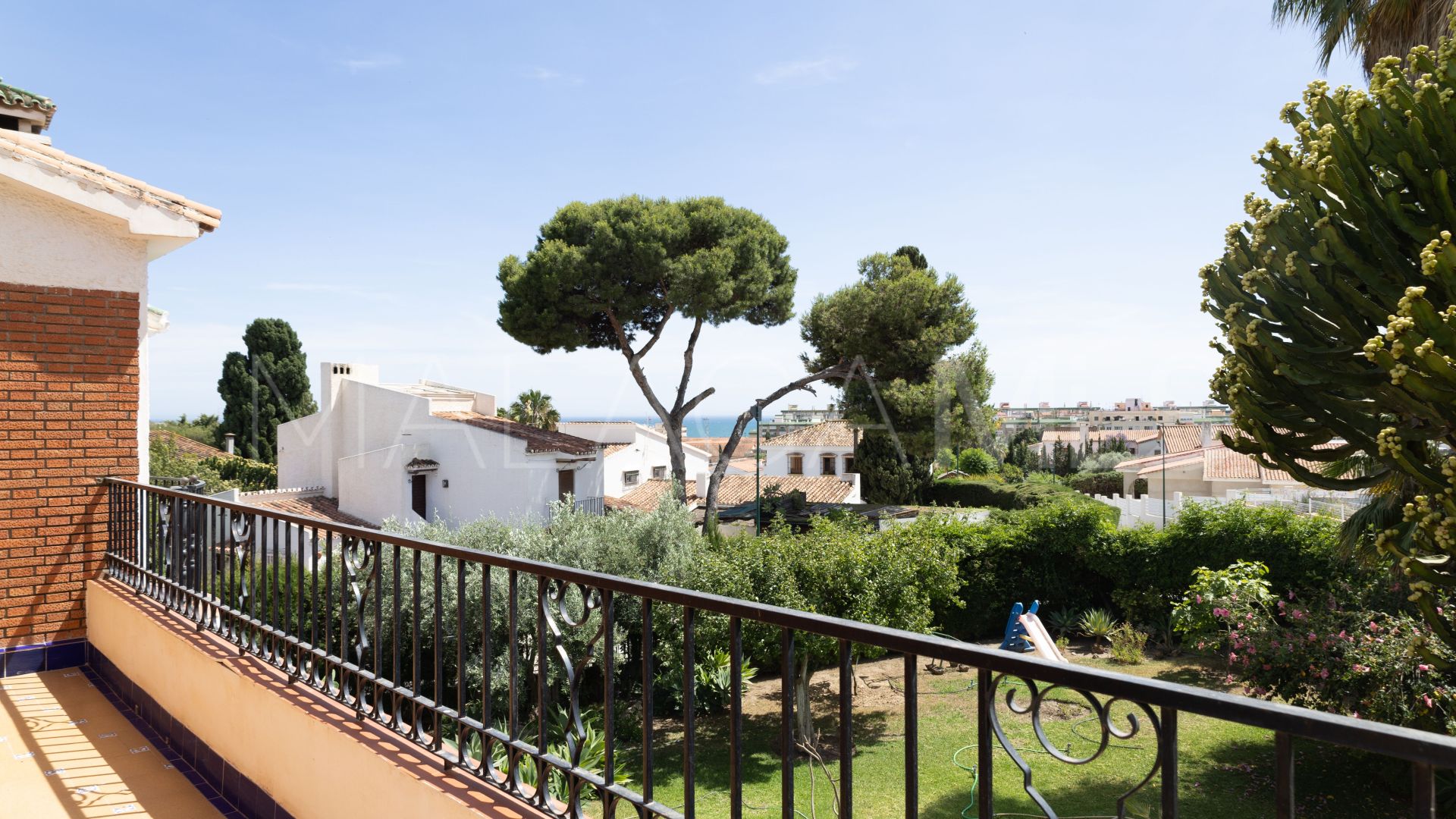 Hus i byn for sale in Miraflores del Palo