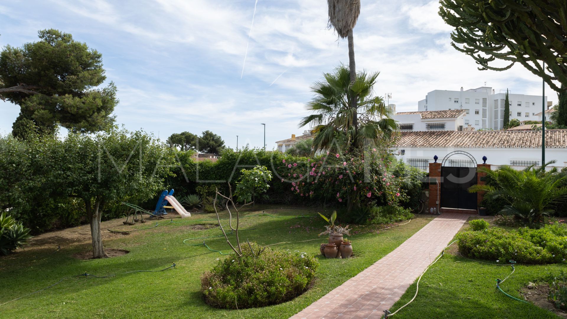 Hus i byn for sale in Miraflores del Palo