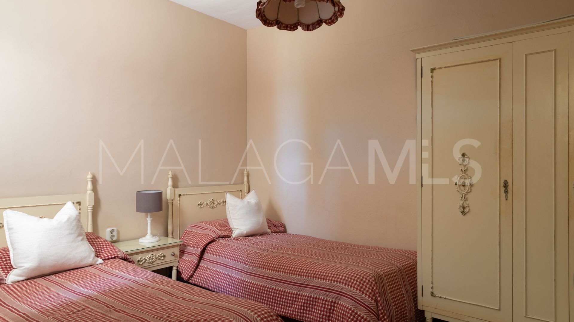 Hus i byn for sale in Miraflores del Palo