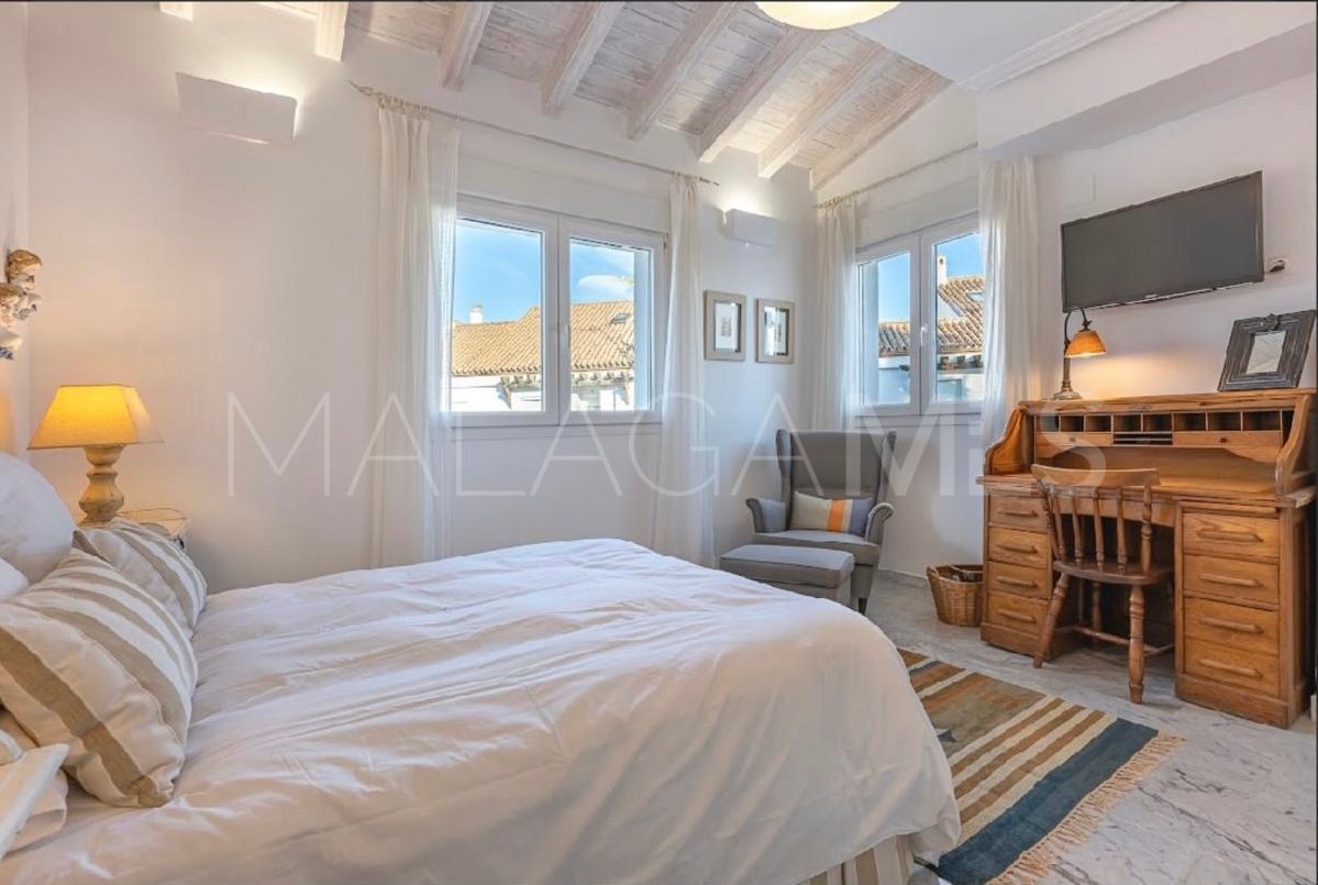 Apartment in Bahia de Marbella for sale