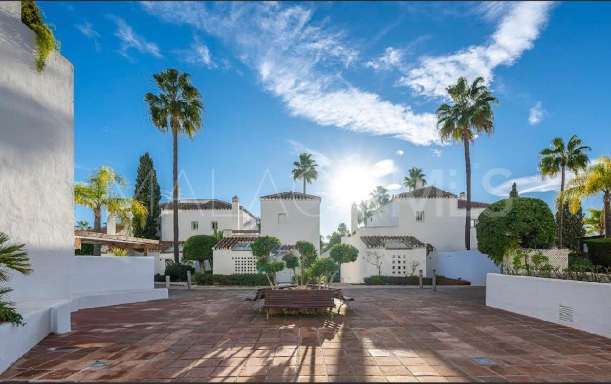 Apartment in Bahia de Marbella for sale
