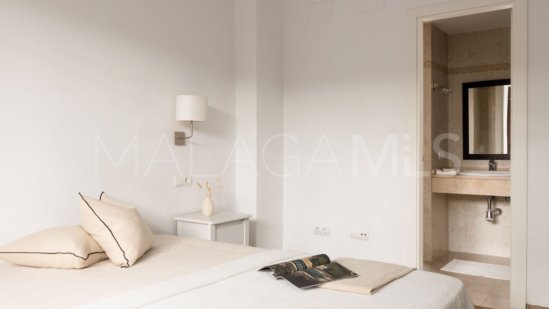 Appartement rez de chaussée for sale in Estepona Est