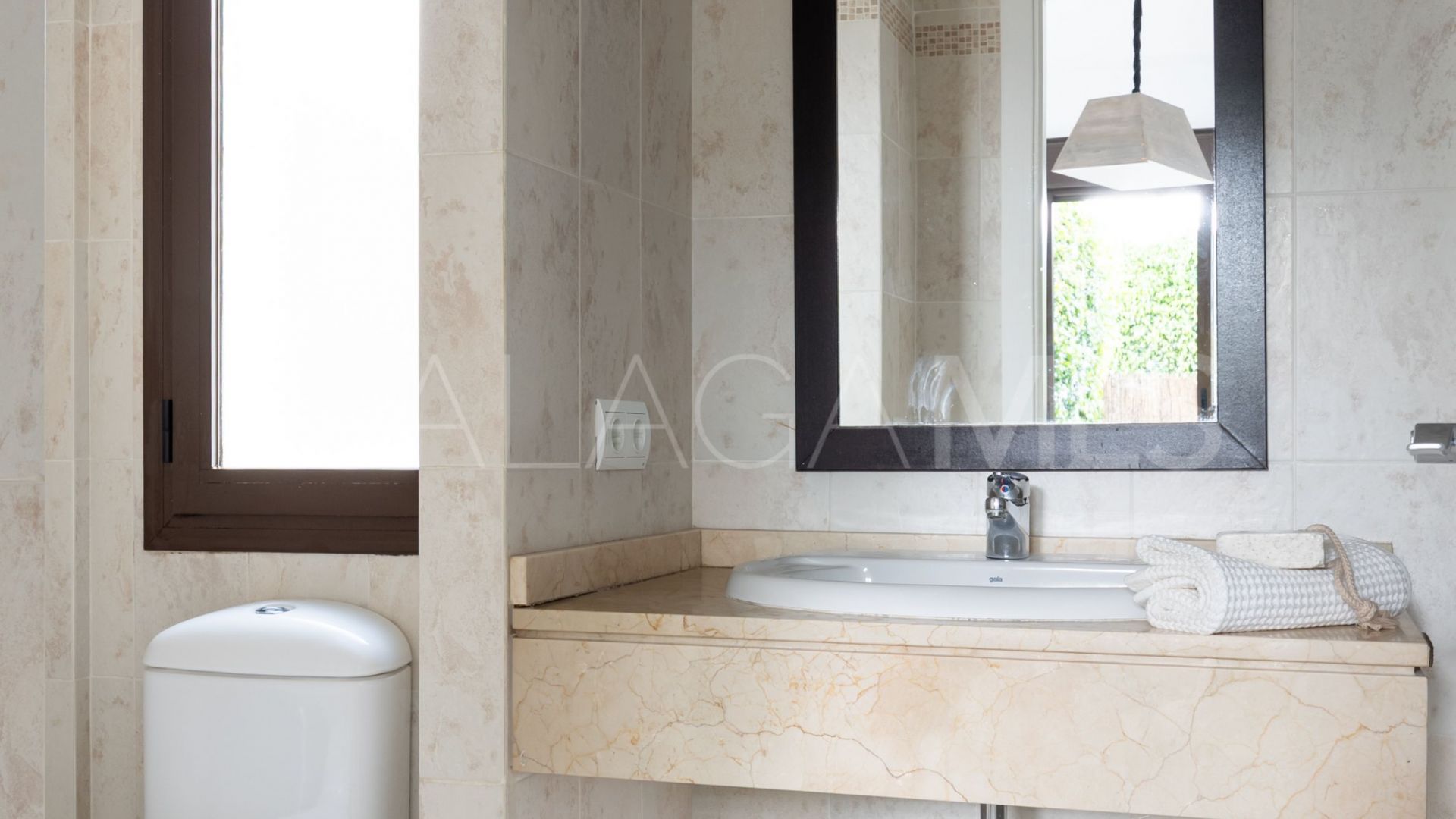Appartement rez de chaussée for sale in Estepona Est