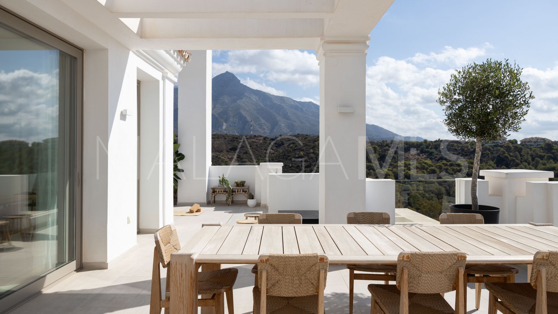 Duplex penthouse for sale in Nueva Andalucia