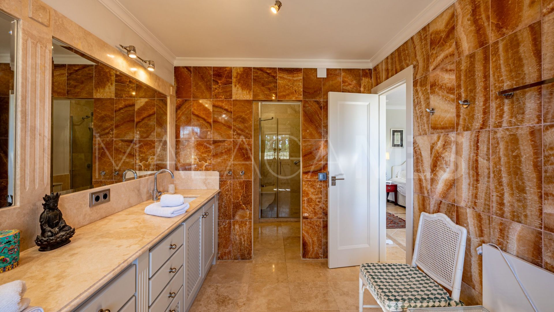 Villa for sale in Estepona