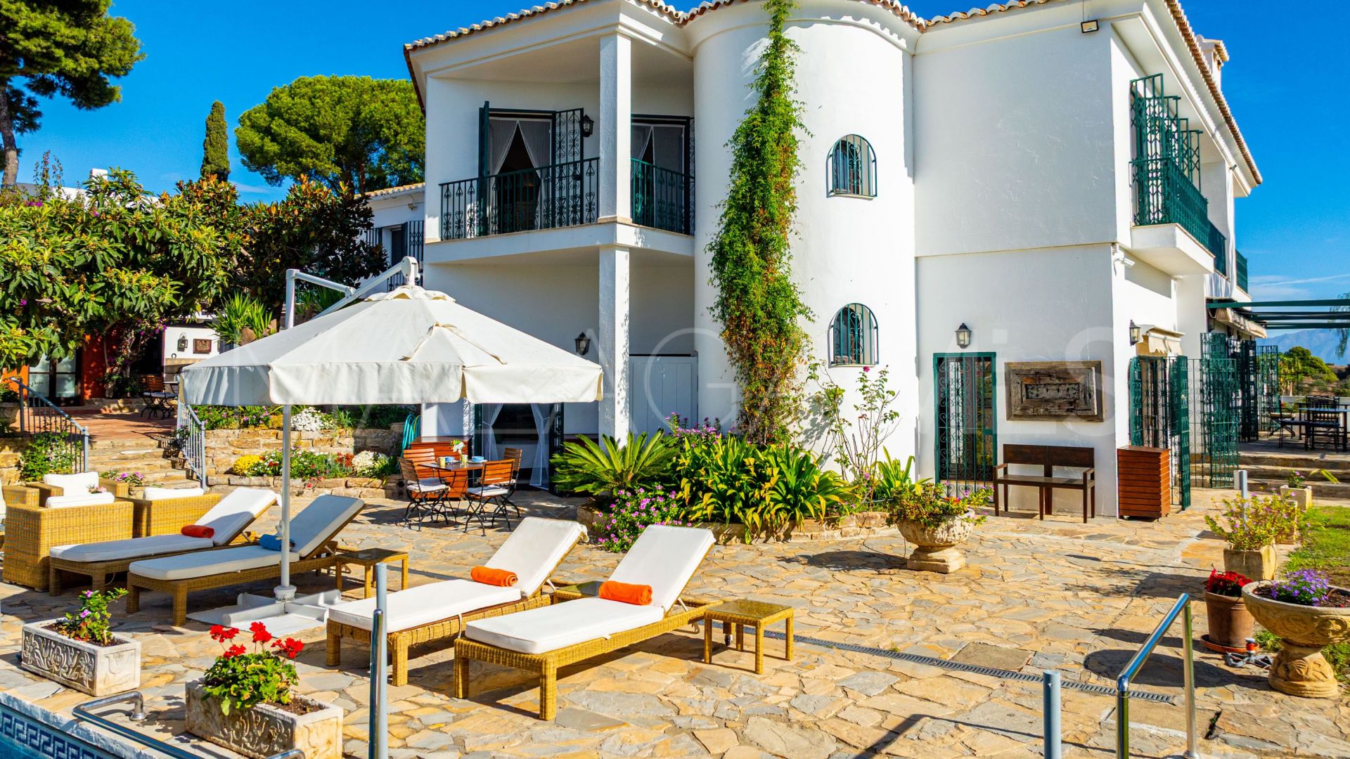 Villa for sale in Estepona