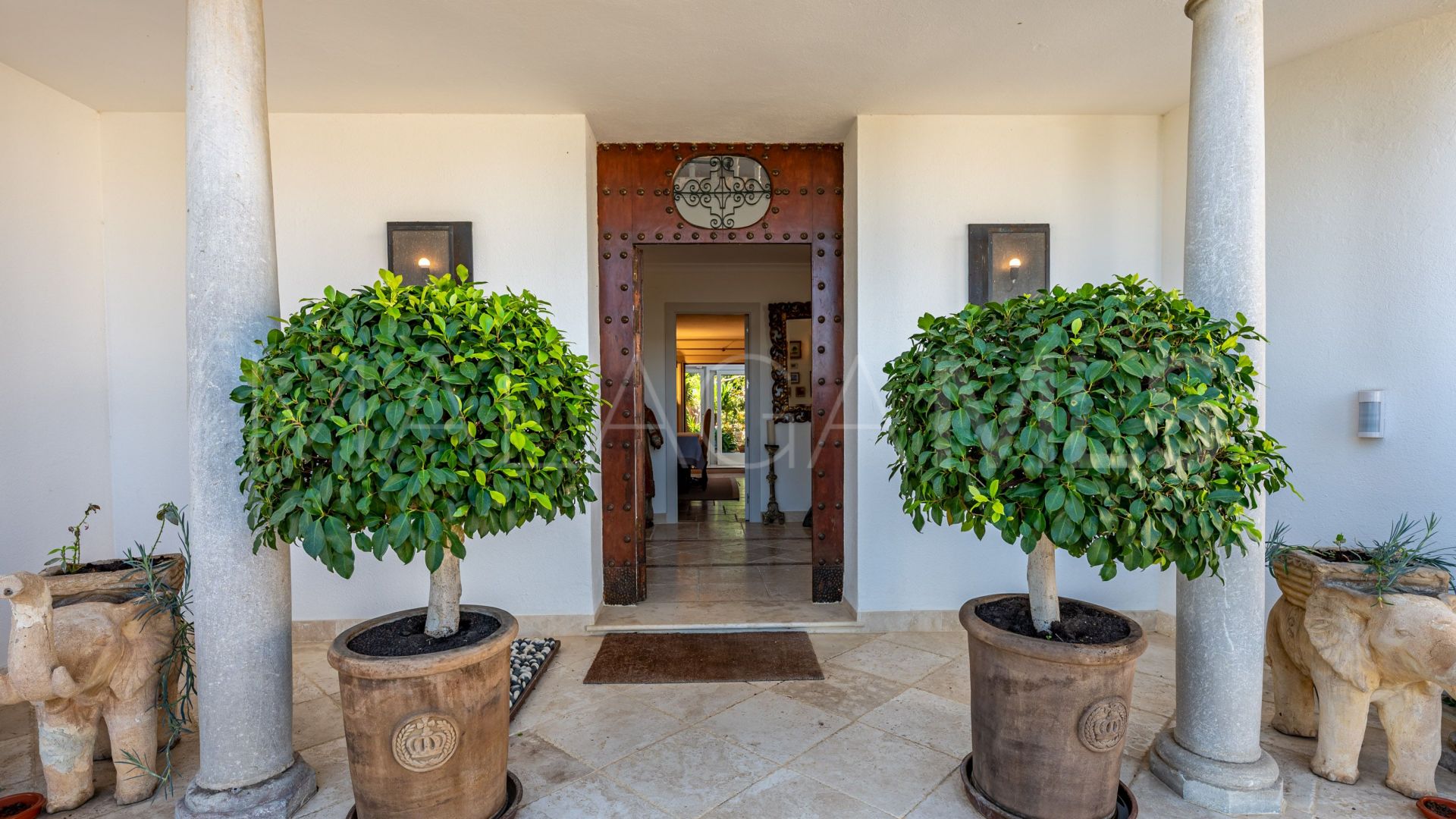 Villa for sale in Estepona