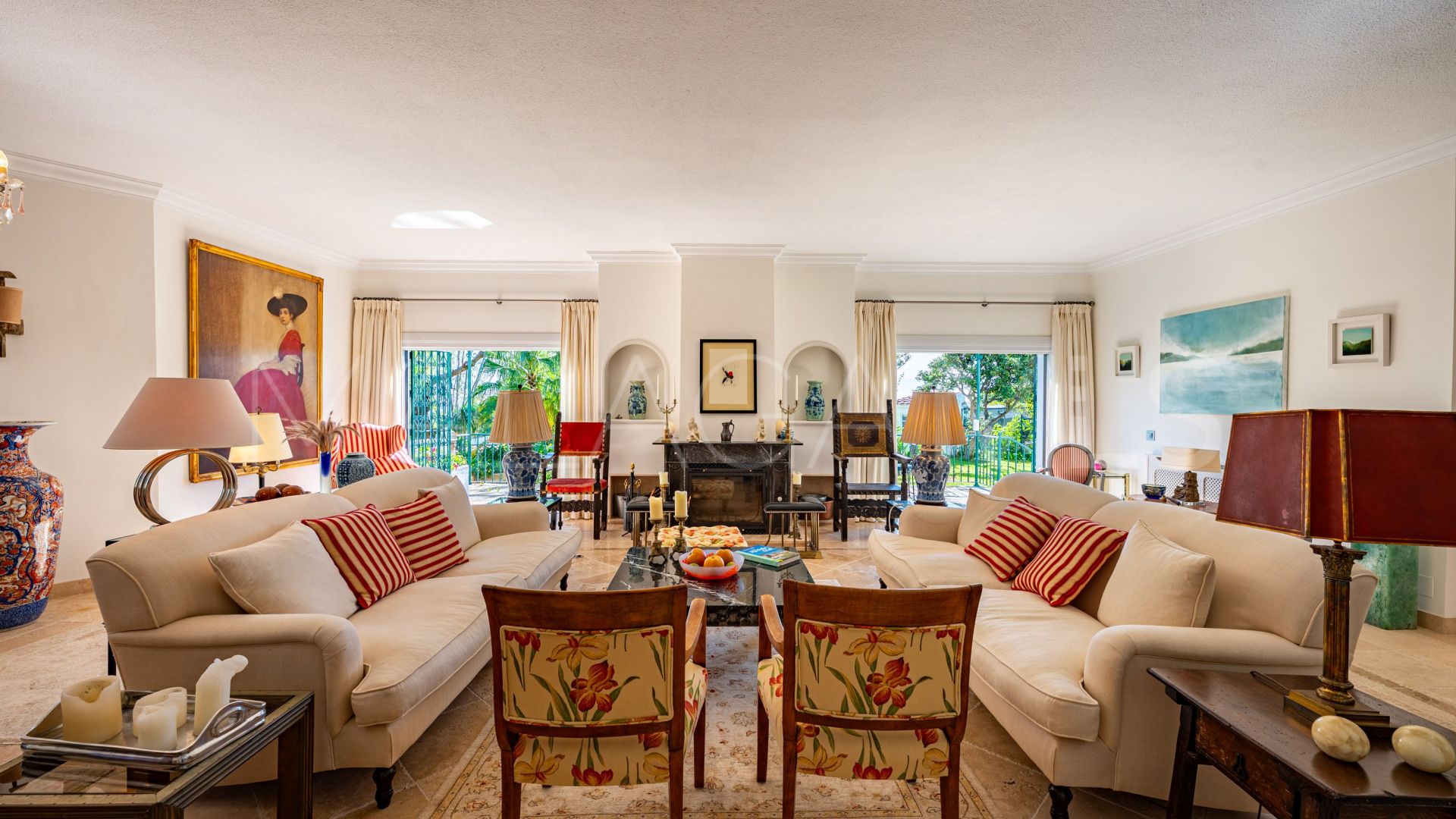 Villa for sale in Estepona