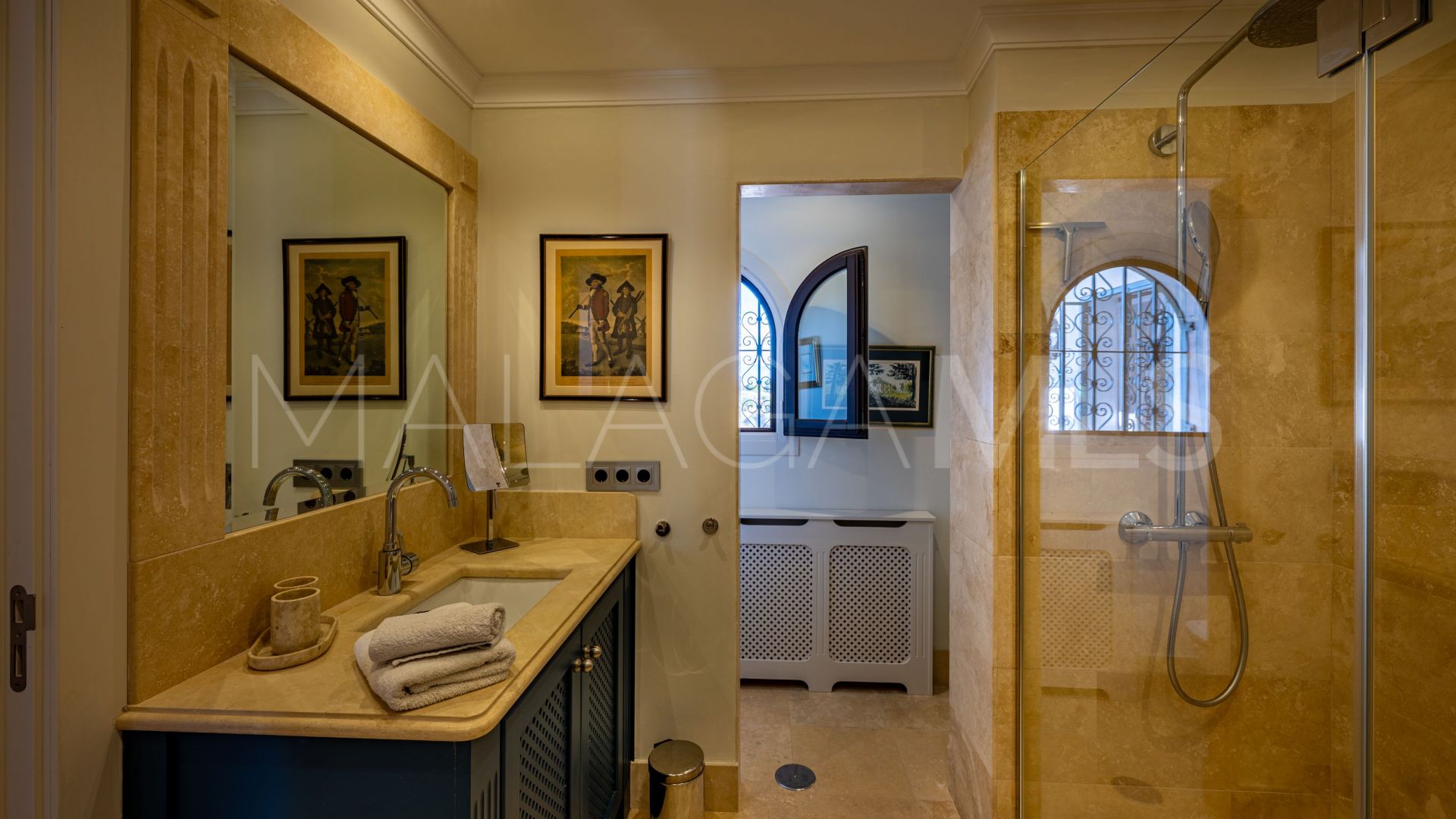 Villa for sale in Estepona