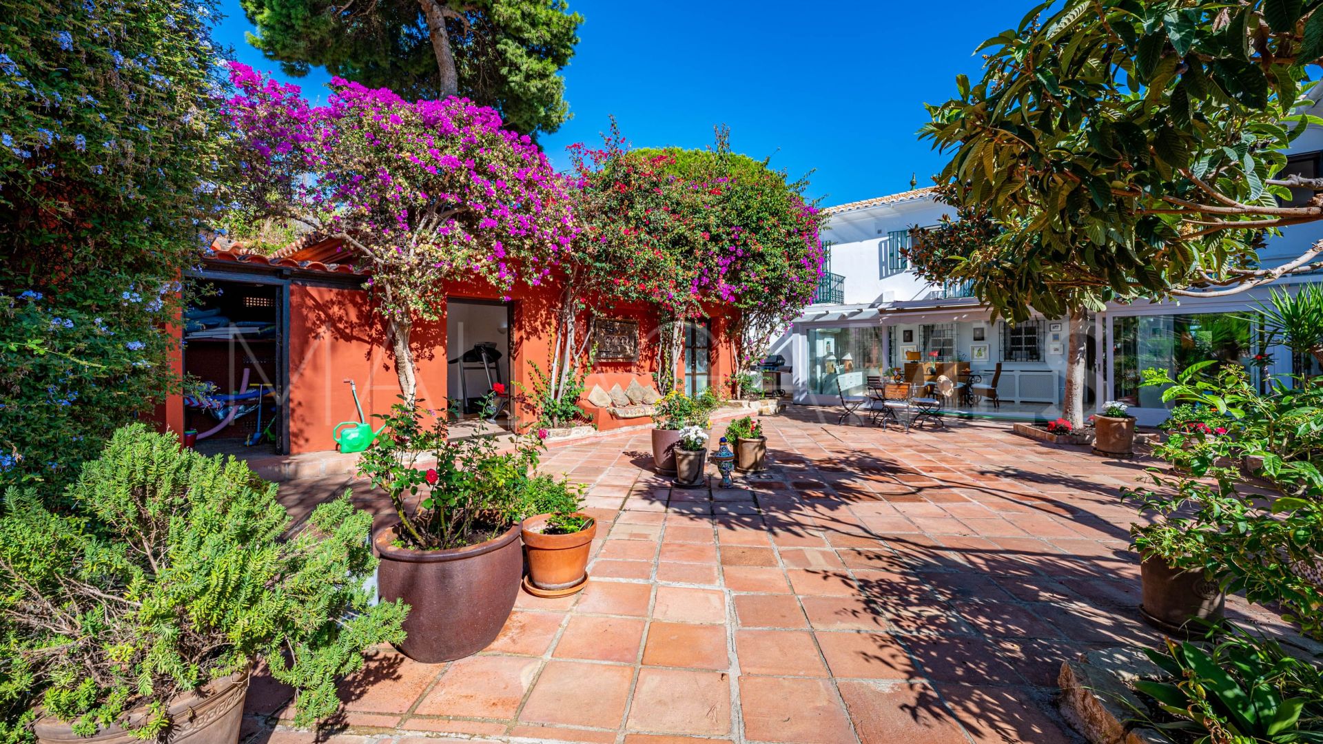 Villa for sale in Estepona