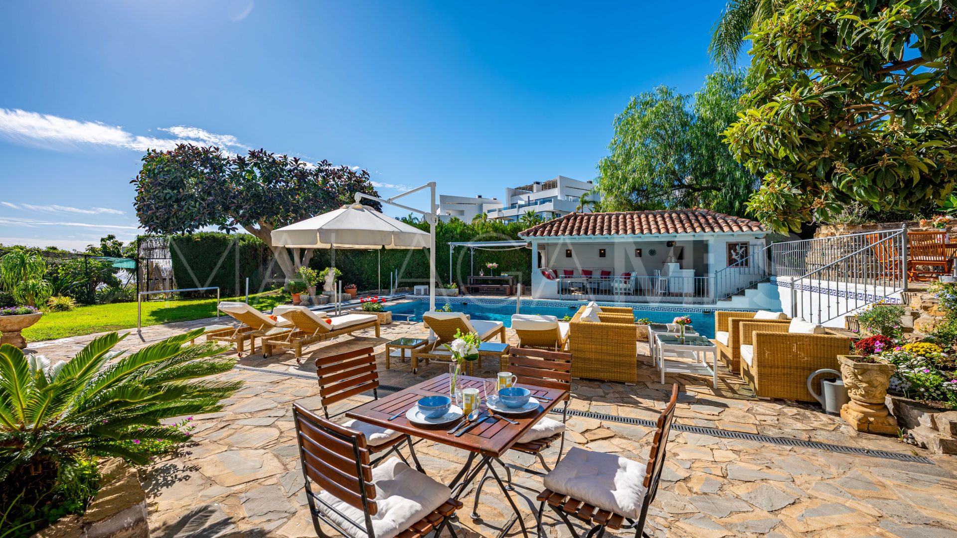Villa for sale in Estepona