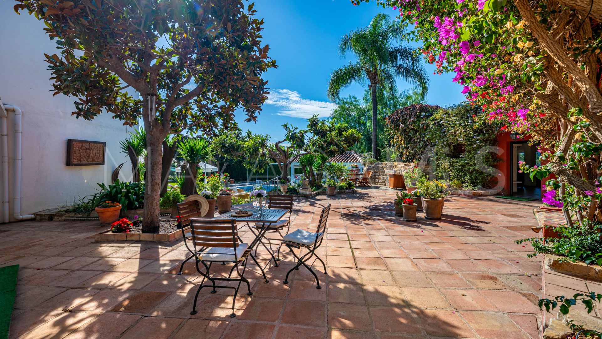 Villa for sale in Estepona