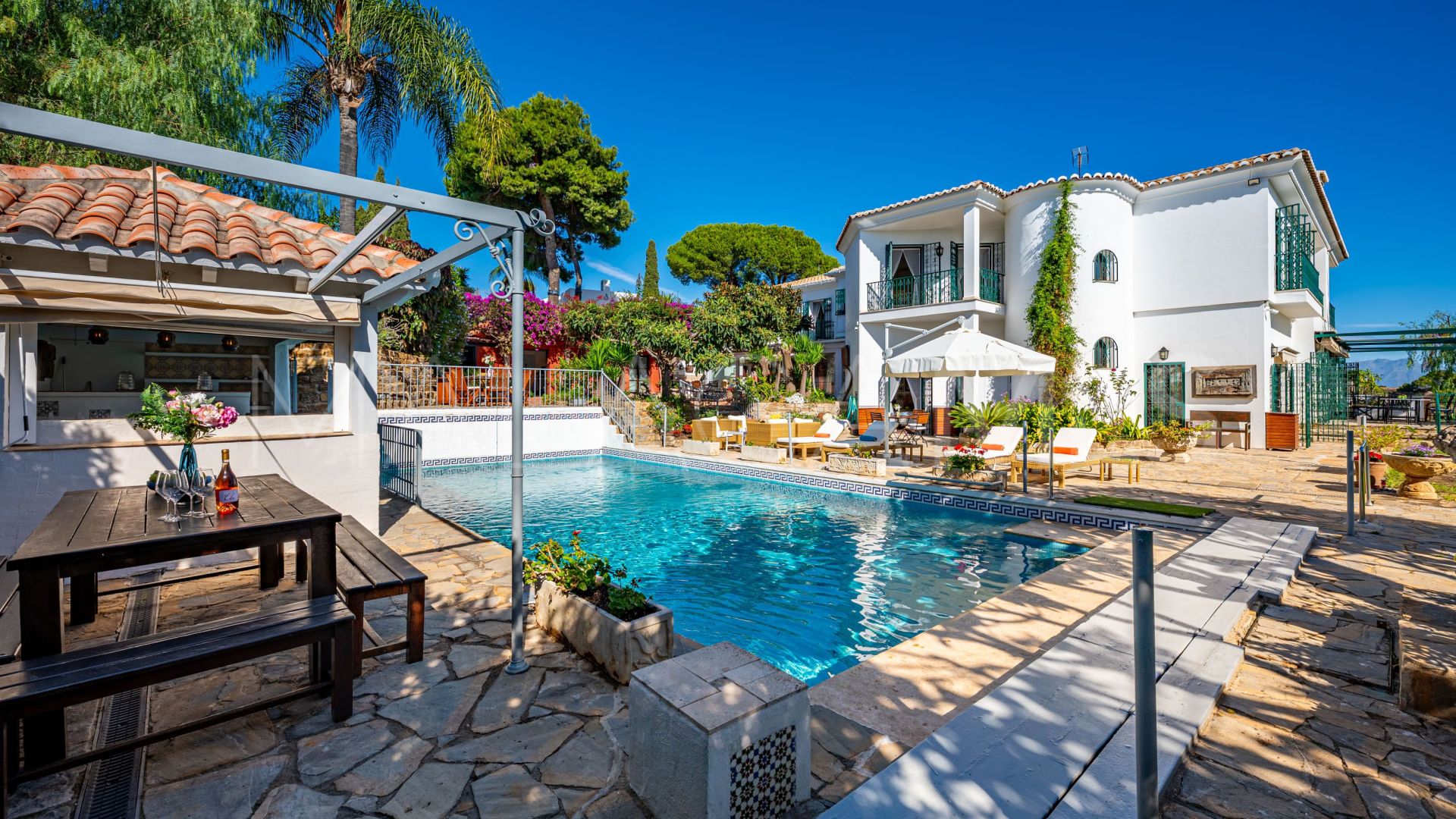 Villa for sale in Estepona