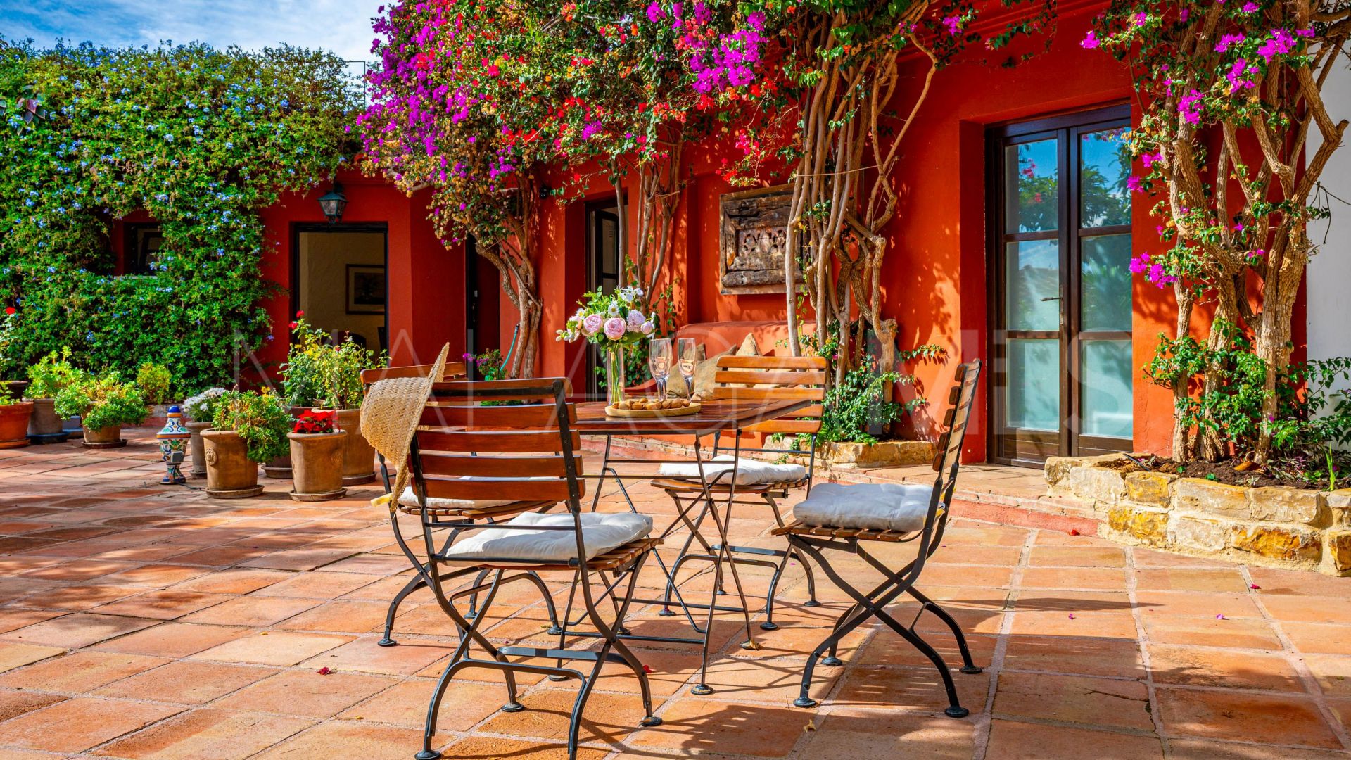 Villa for sale in Estepona