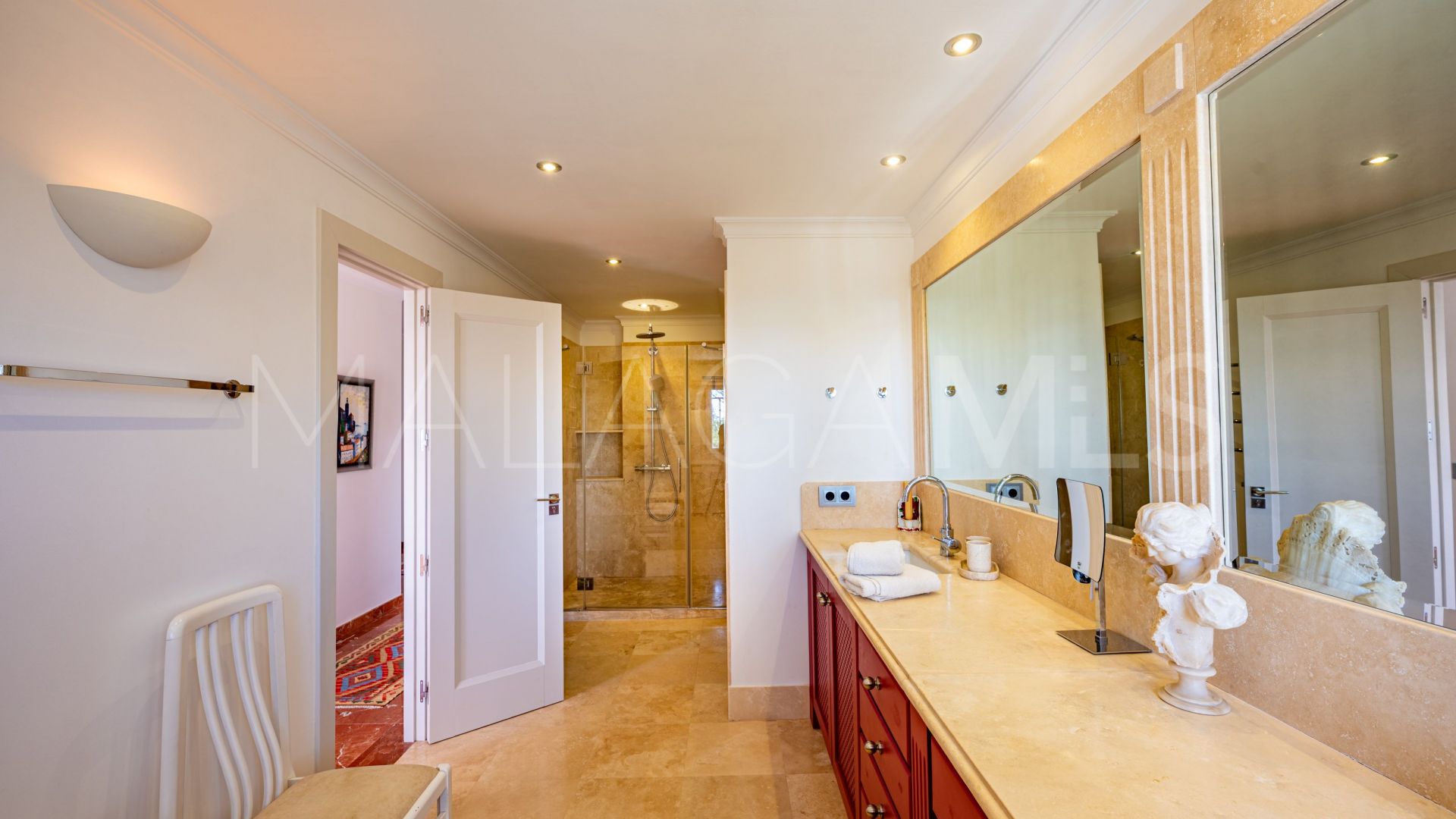 Villa for sale in Estepona