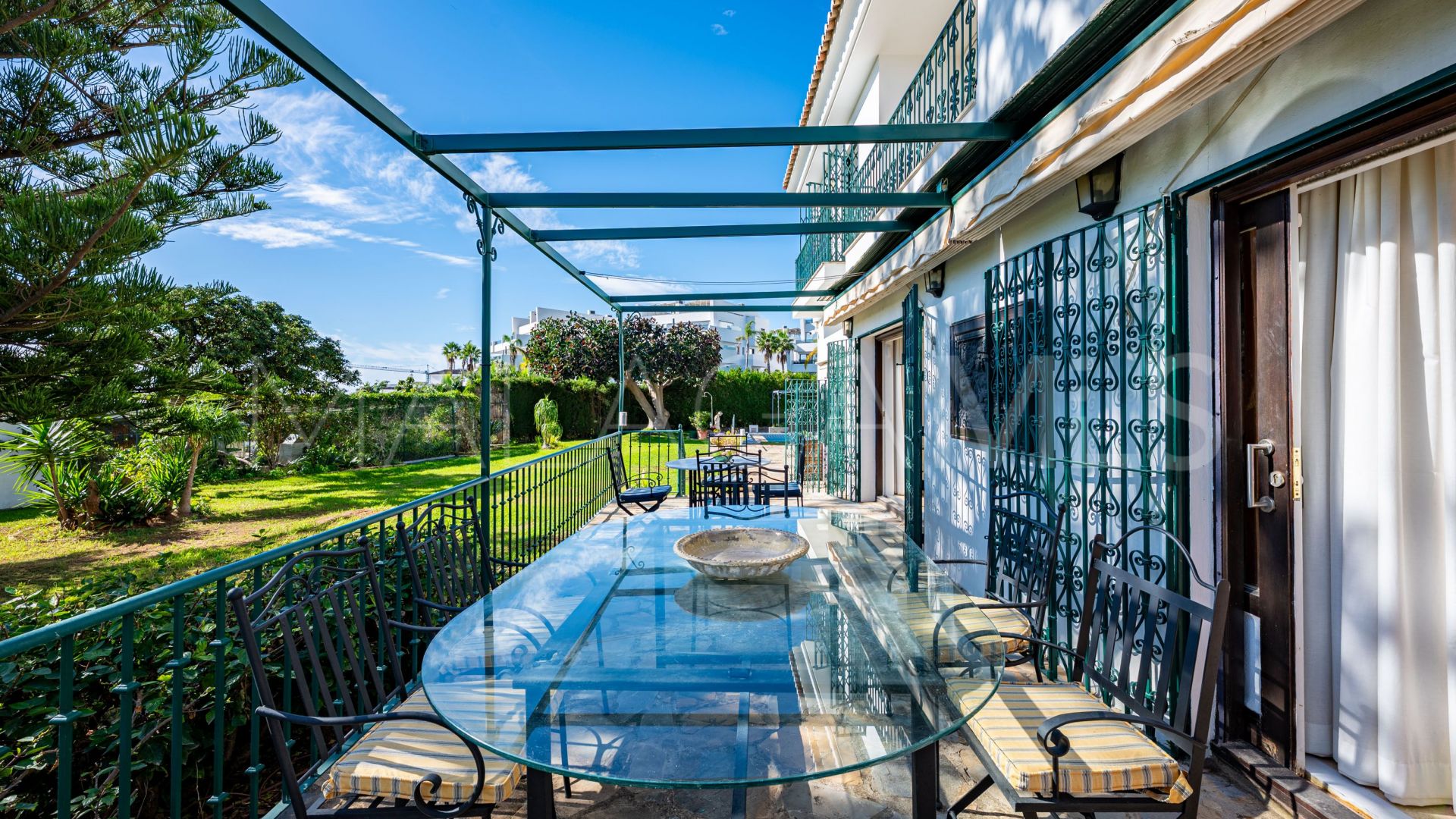 Villa for sale in Estepona