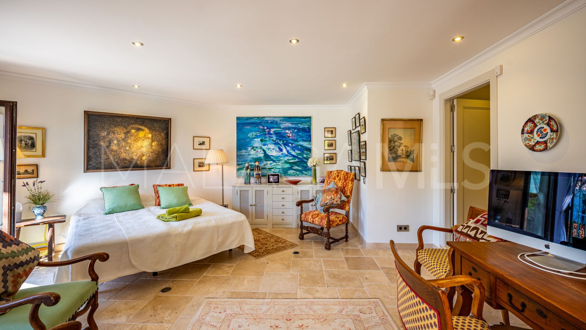 Villa for sale in Estepona