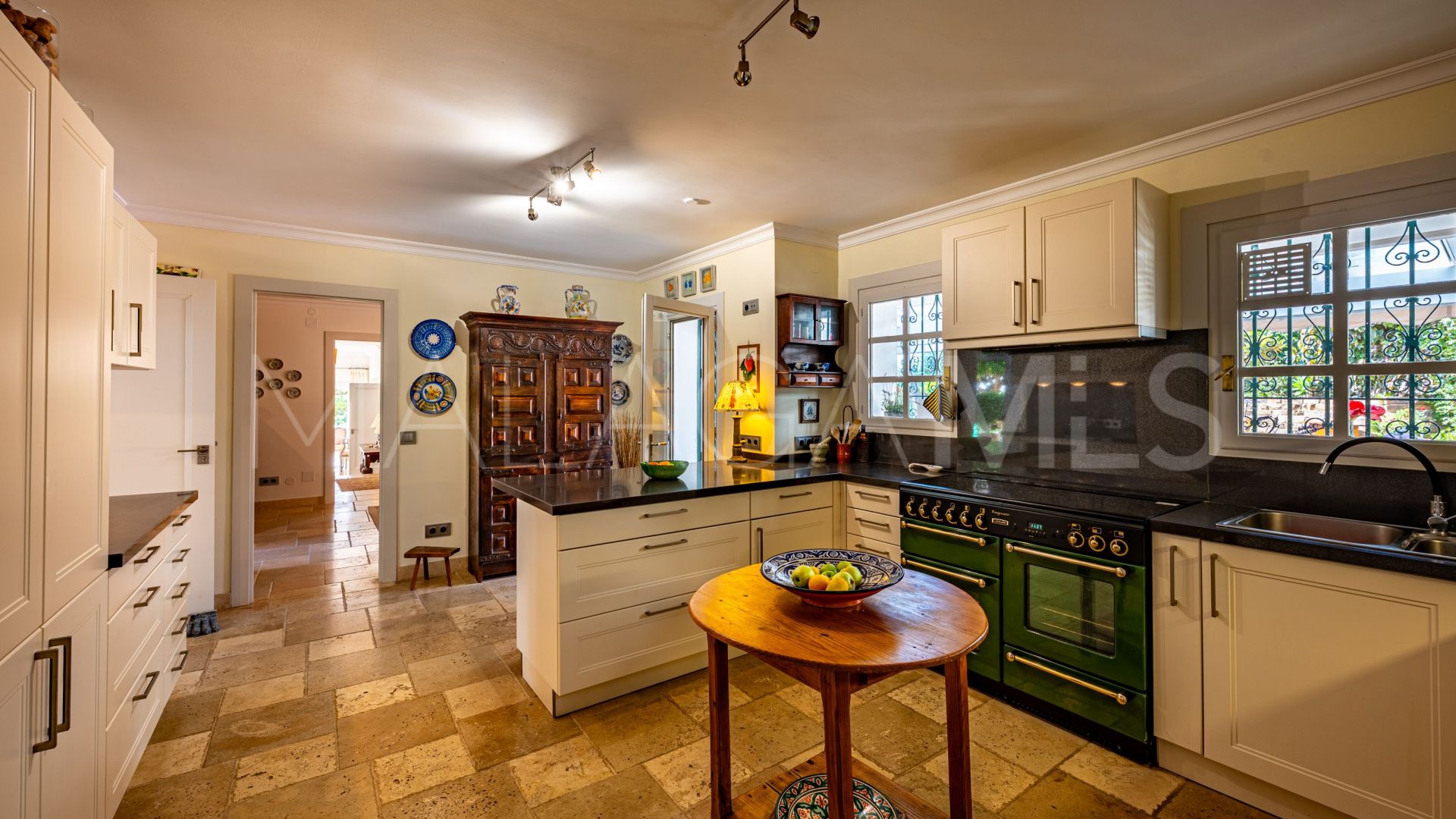 Villa for sale in Estepona