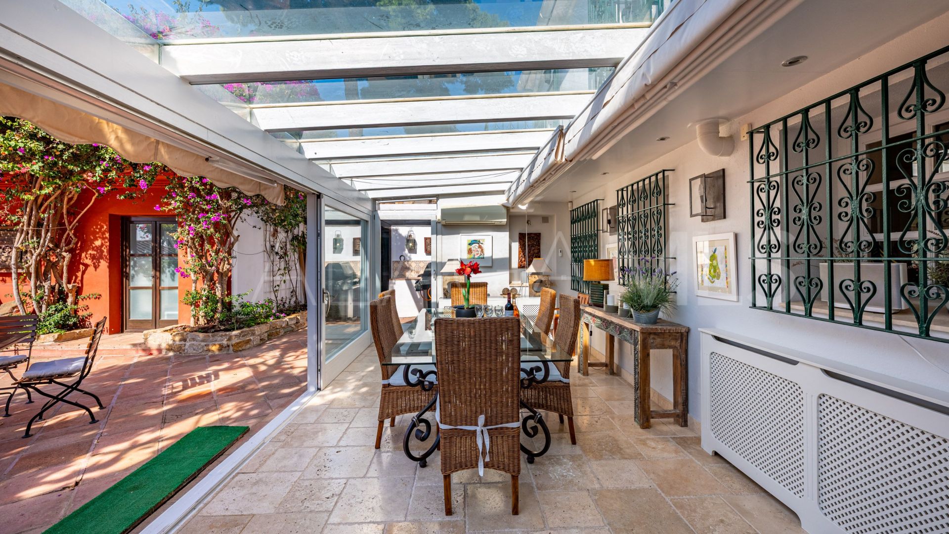 Villa for sale in Estepona