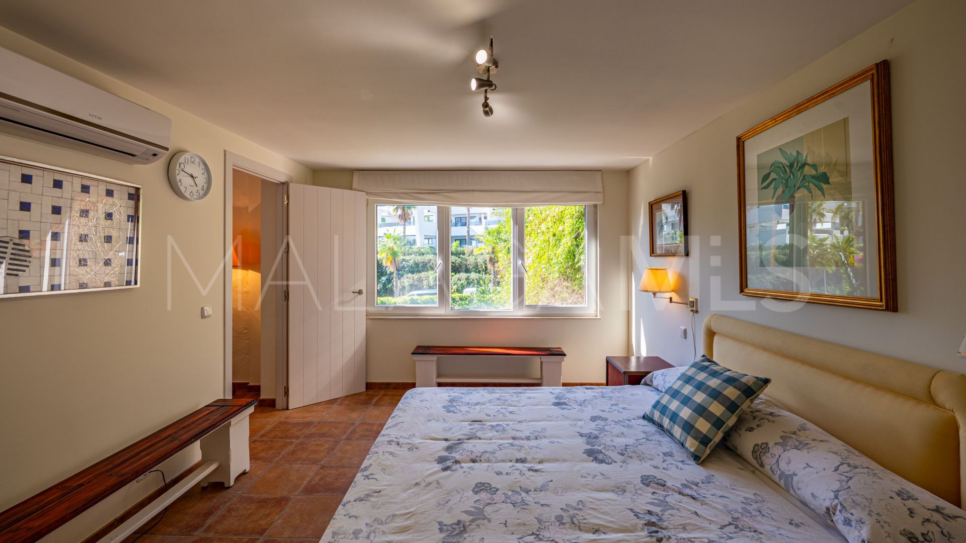 Villa for sale in Estepona