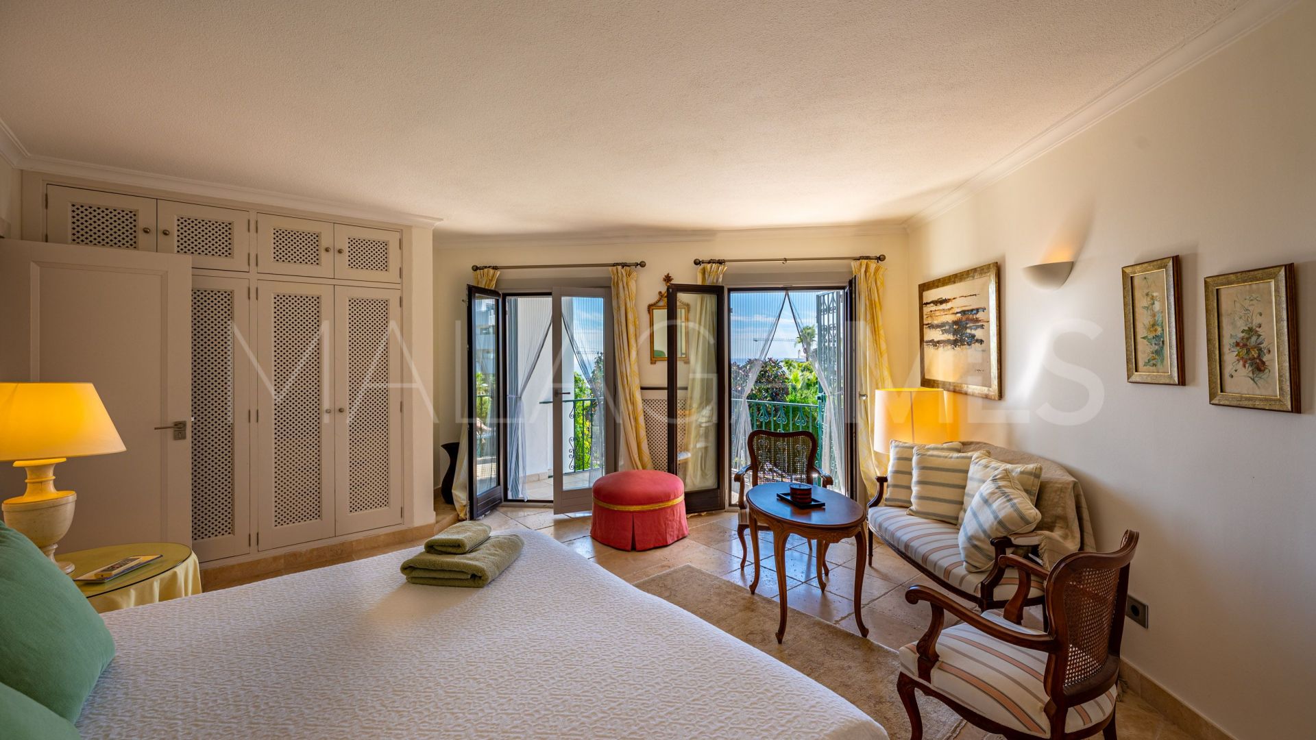 Villa for sale in Estepona