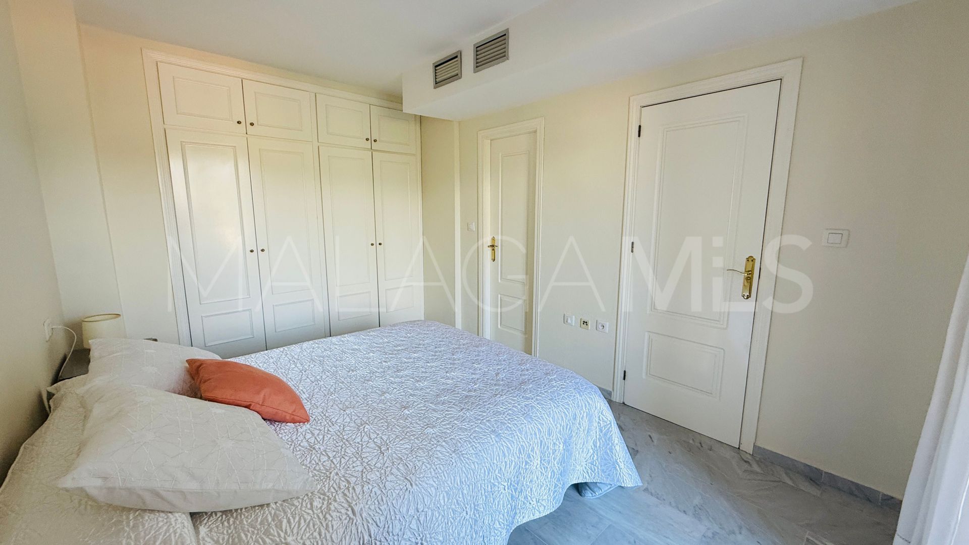 Apartment for sale in Bahia de Marbella