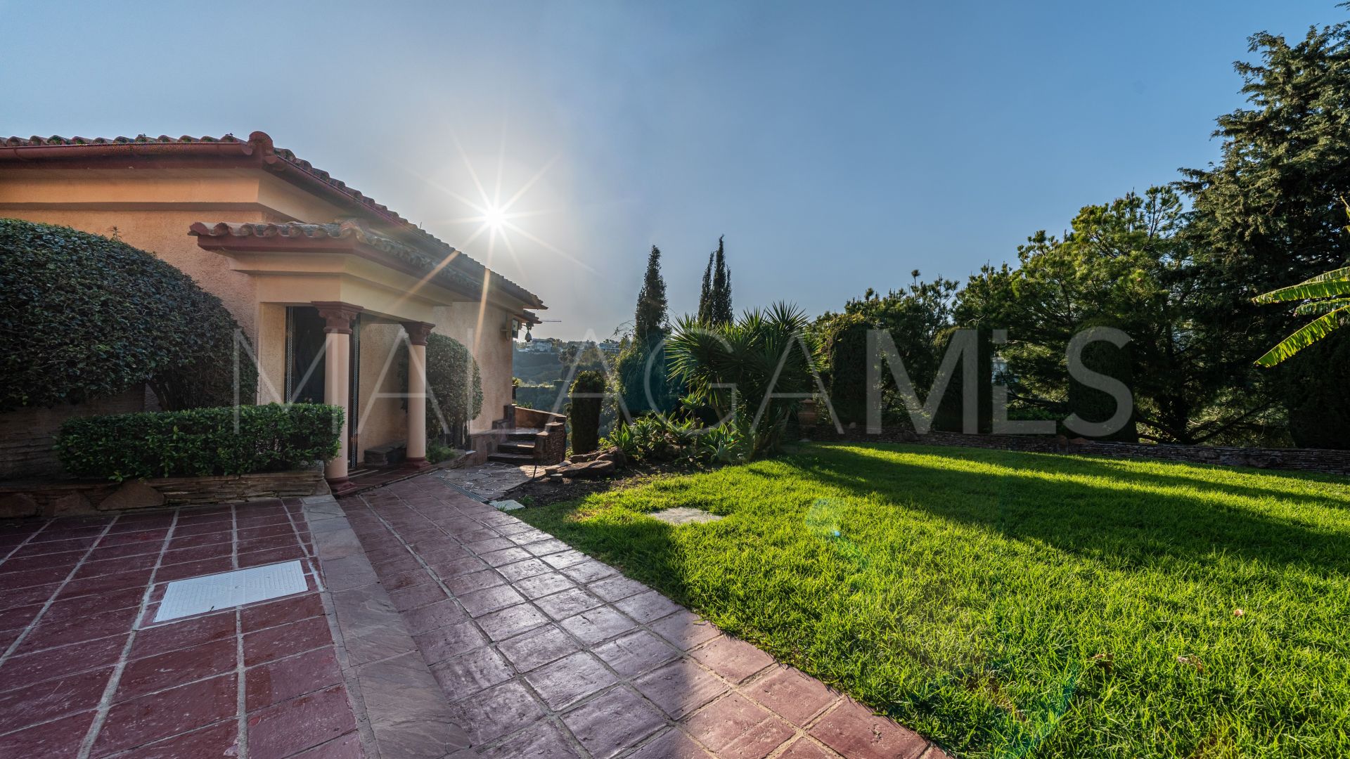 Mansion for sale in Altos del Paraiso