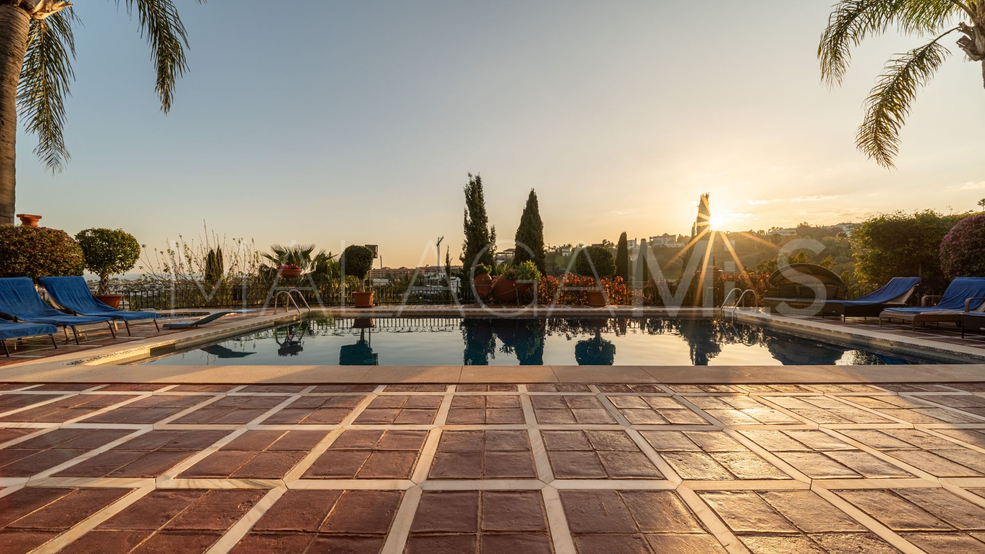 Mansion for sale in Altos del Paraiso