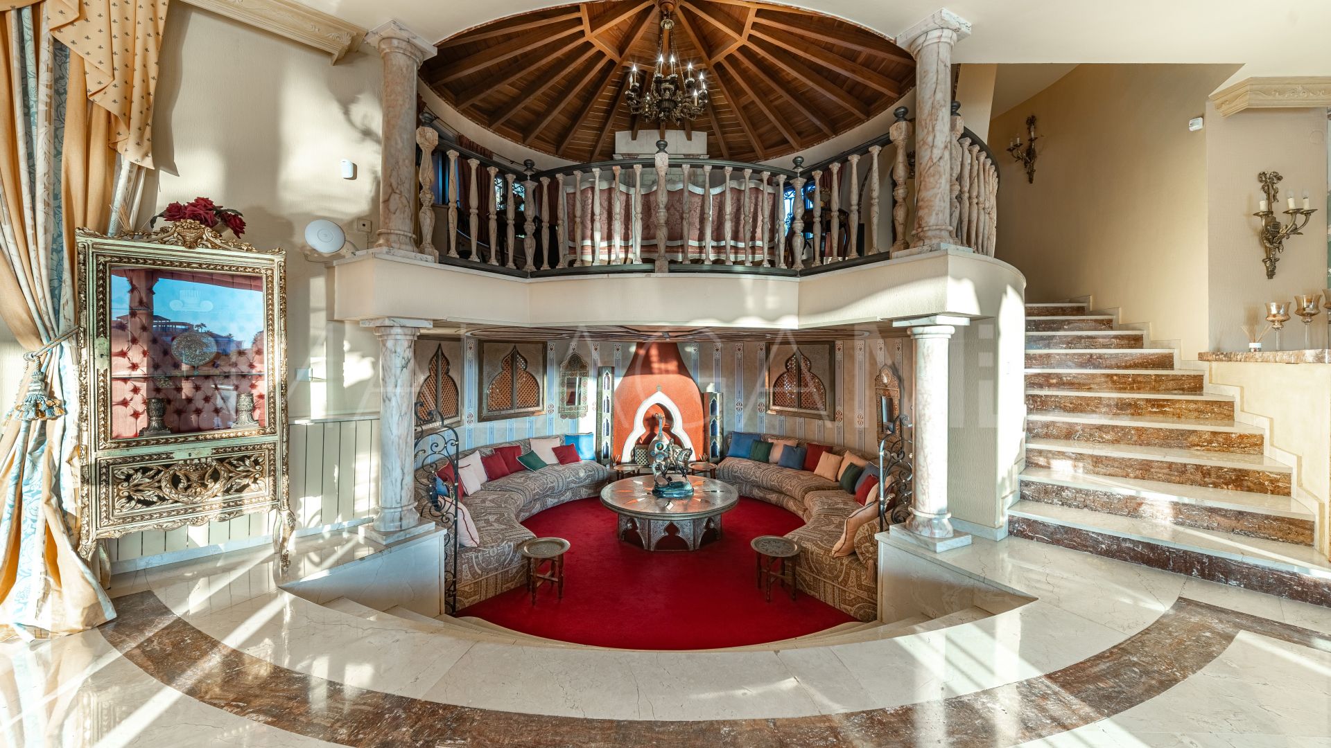 Mansion for sale in Altos del Paraiso