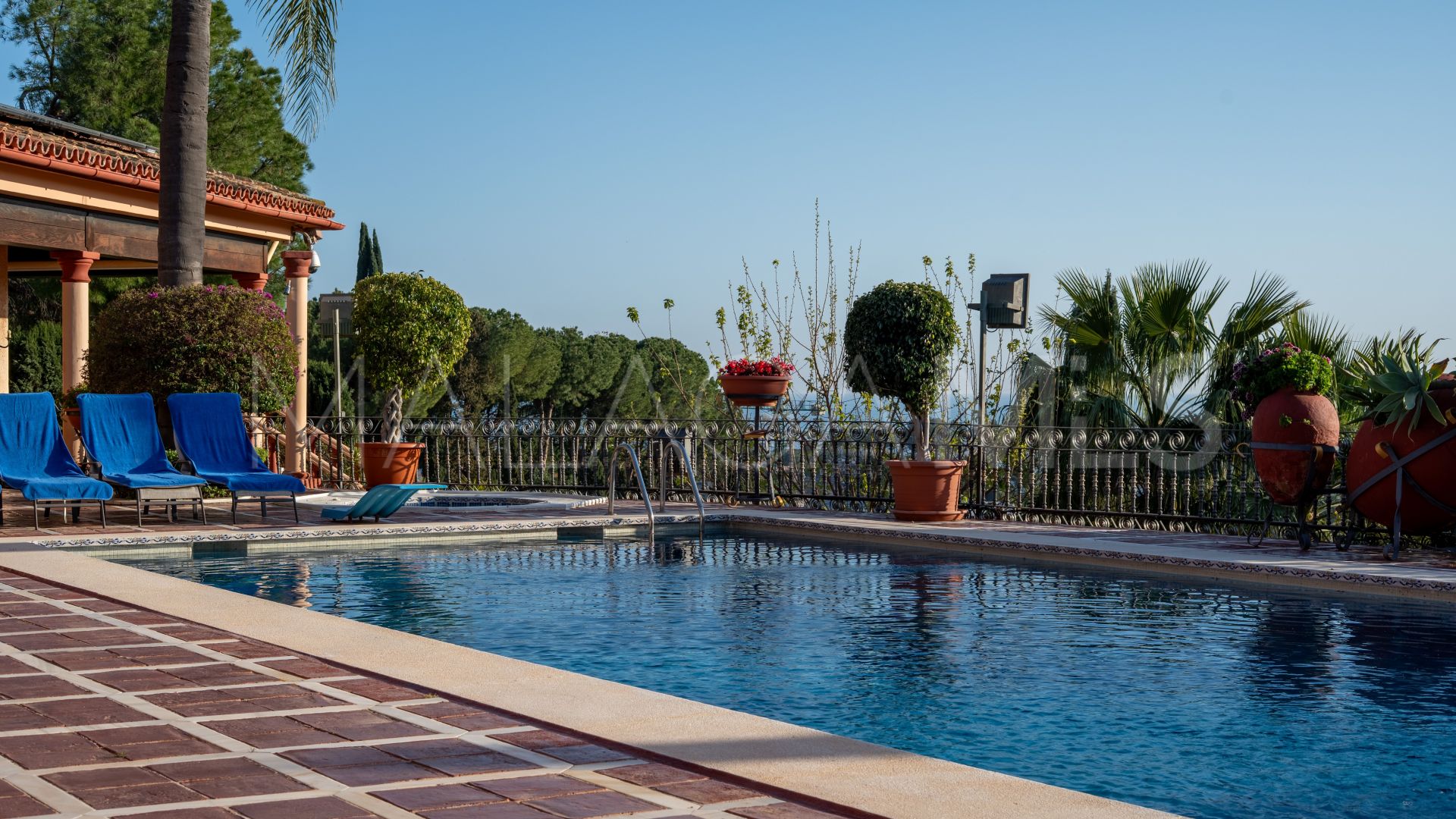 Mansion for sale in Altos del Paraiso