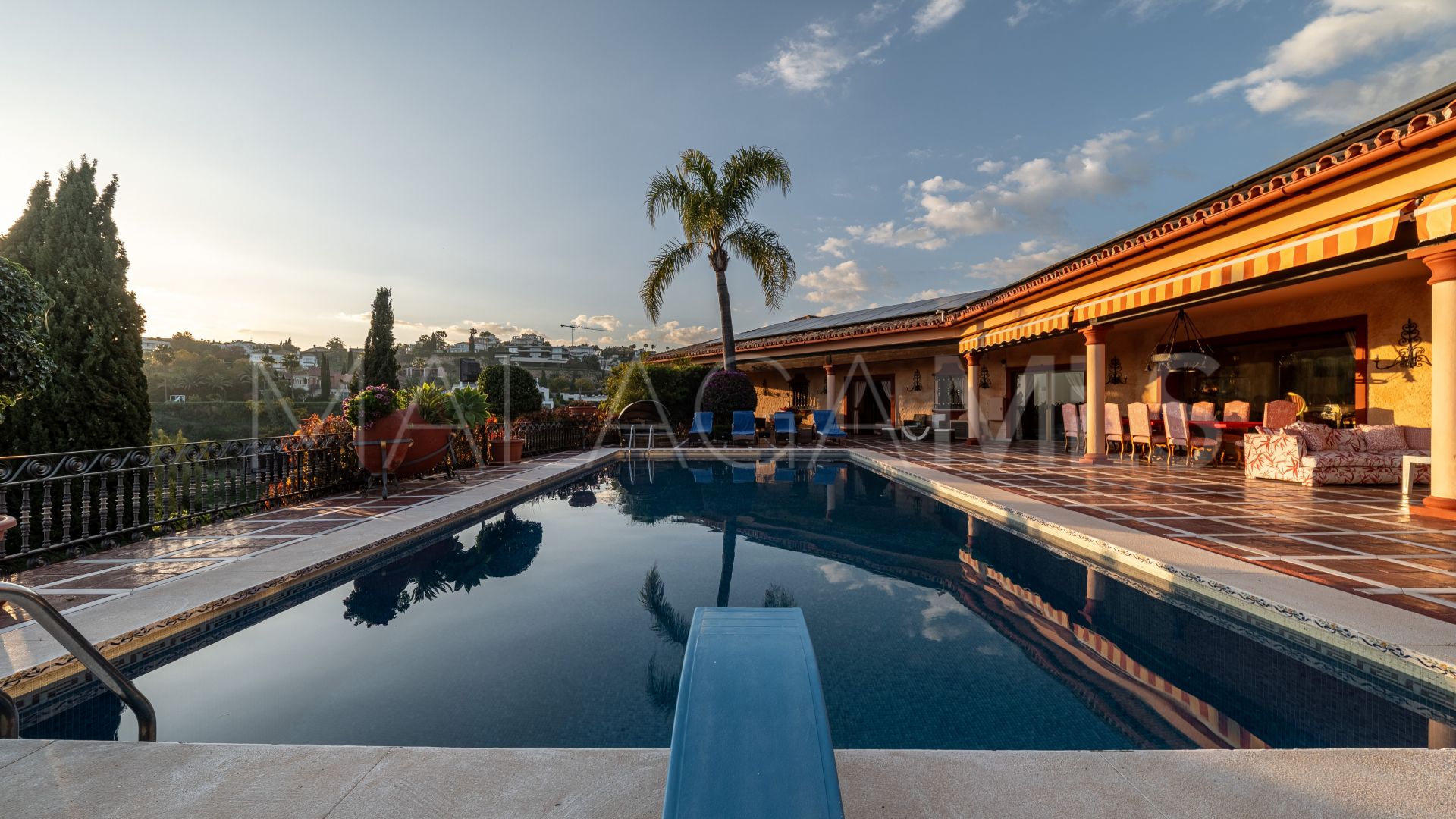 Mansion for sale in Altos del Paraiso