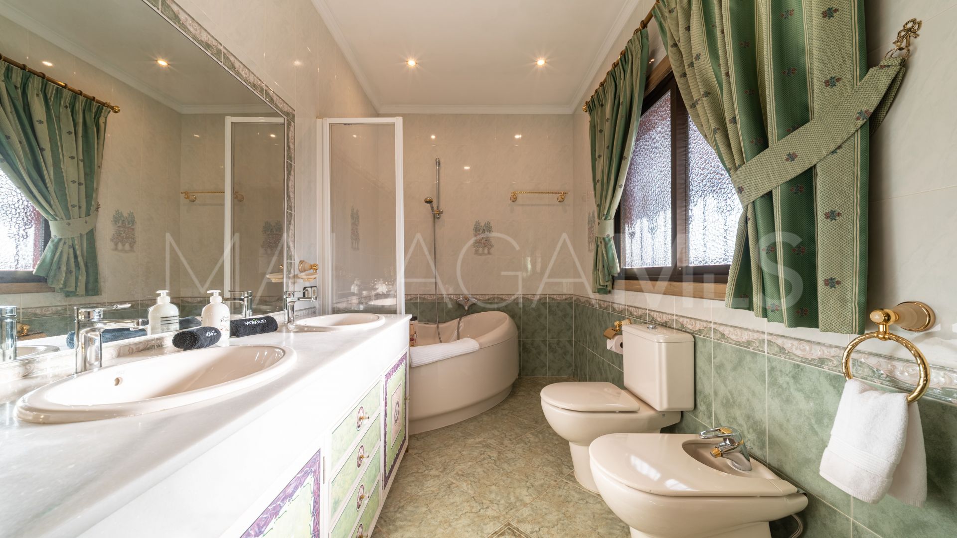 Mansion for sale in Altos del Paraiso