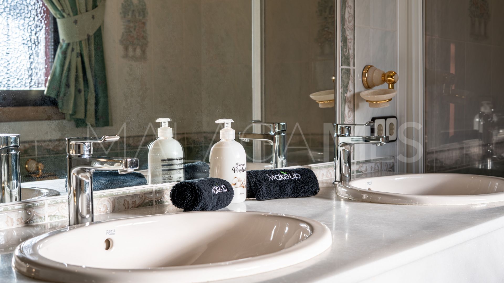 Mansion for sale in Altos del Paraiso