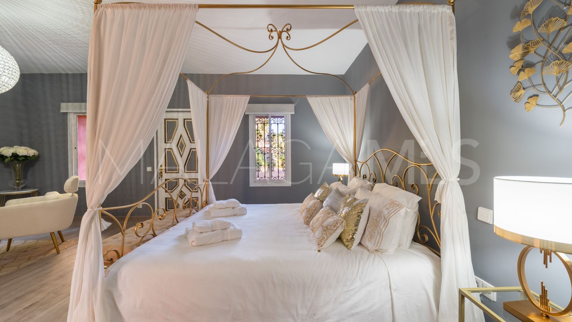 Mansion for sale in Altos del Paraiso