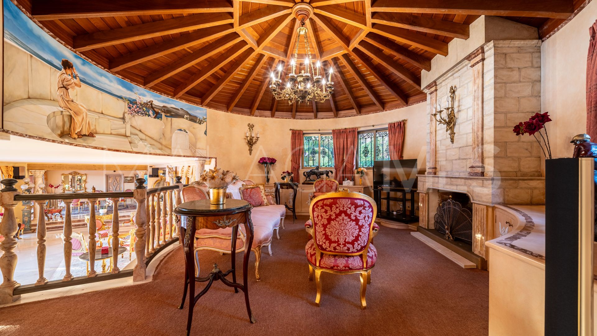 Mansion for sale in Altos del Paraiso