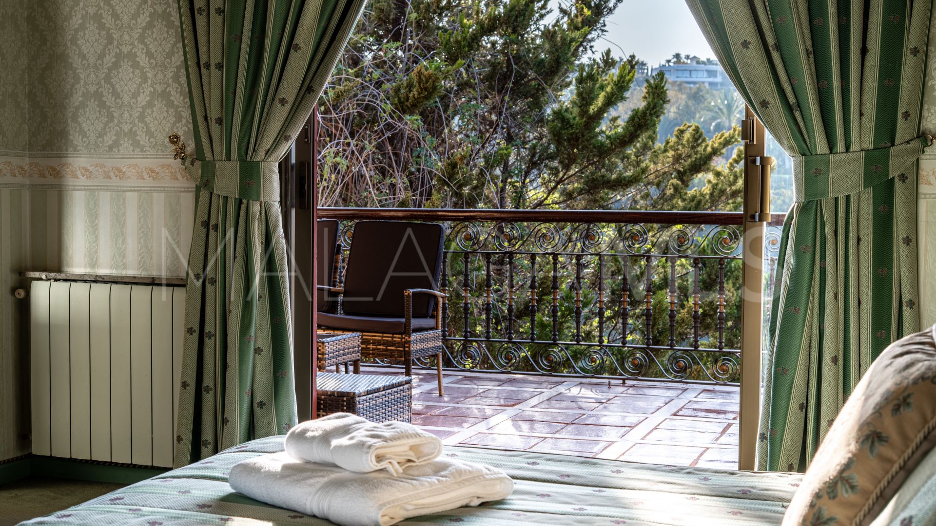 Mansion for sale in Altos del Paraiso